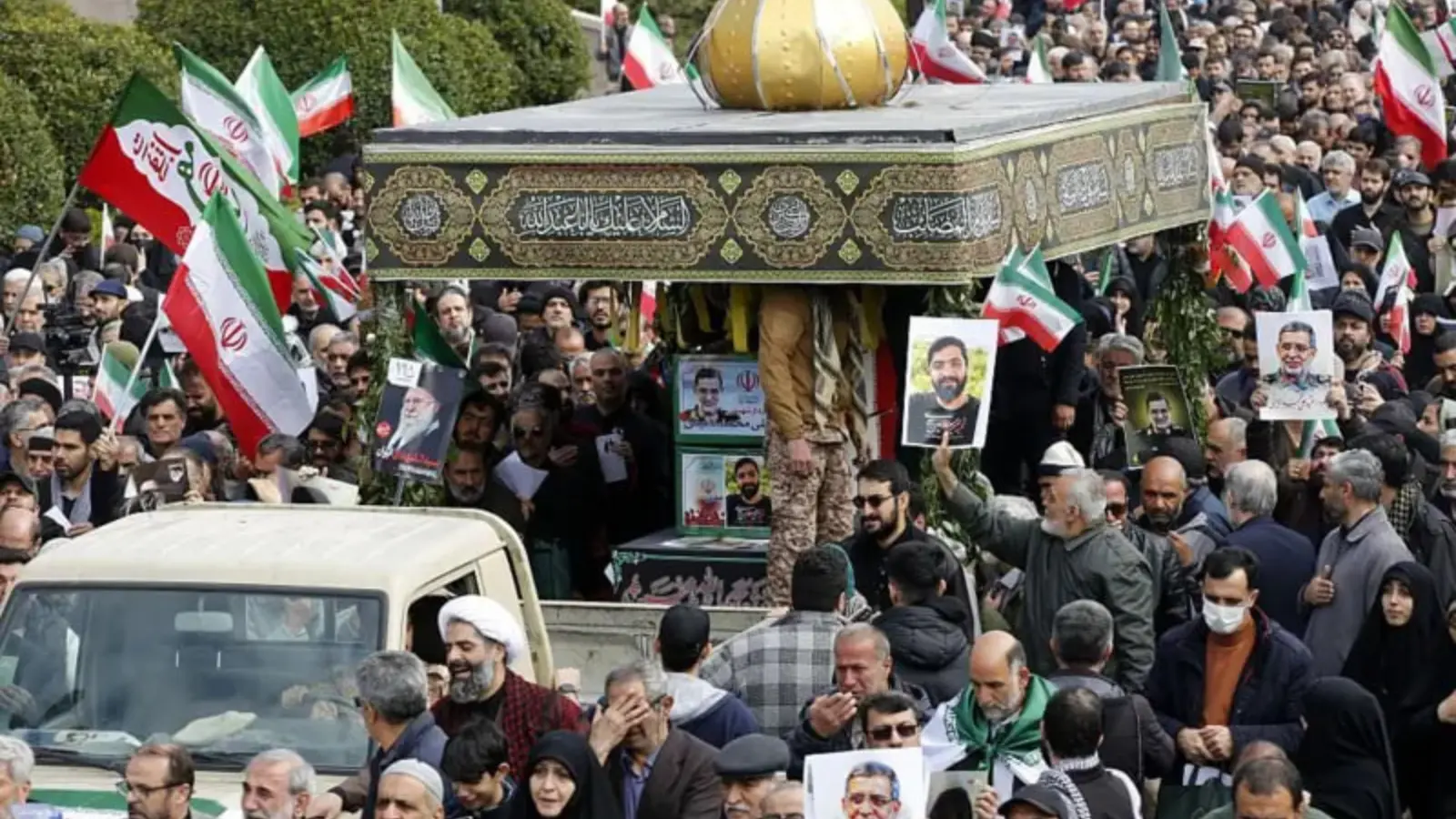 Die USA und Israel greifen strategische Ziele in Teheran an