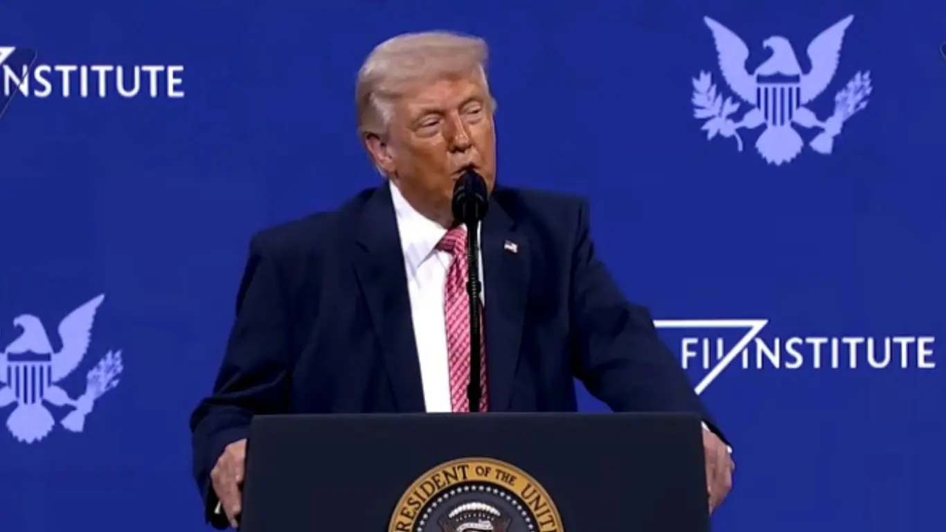 Трамп Ҳормузни “Трамп бўғози” деб атади