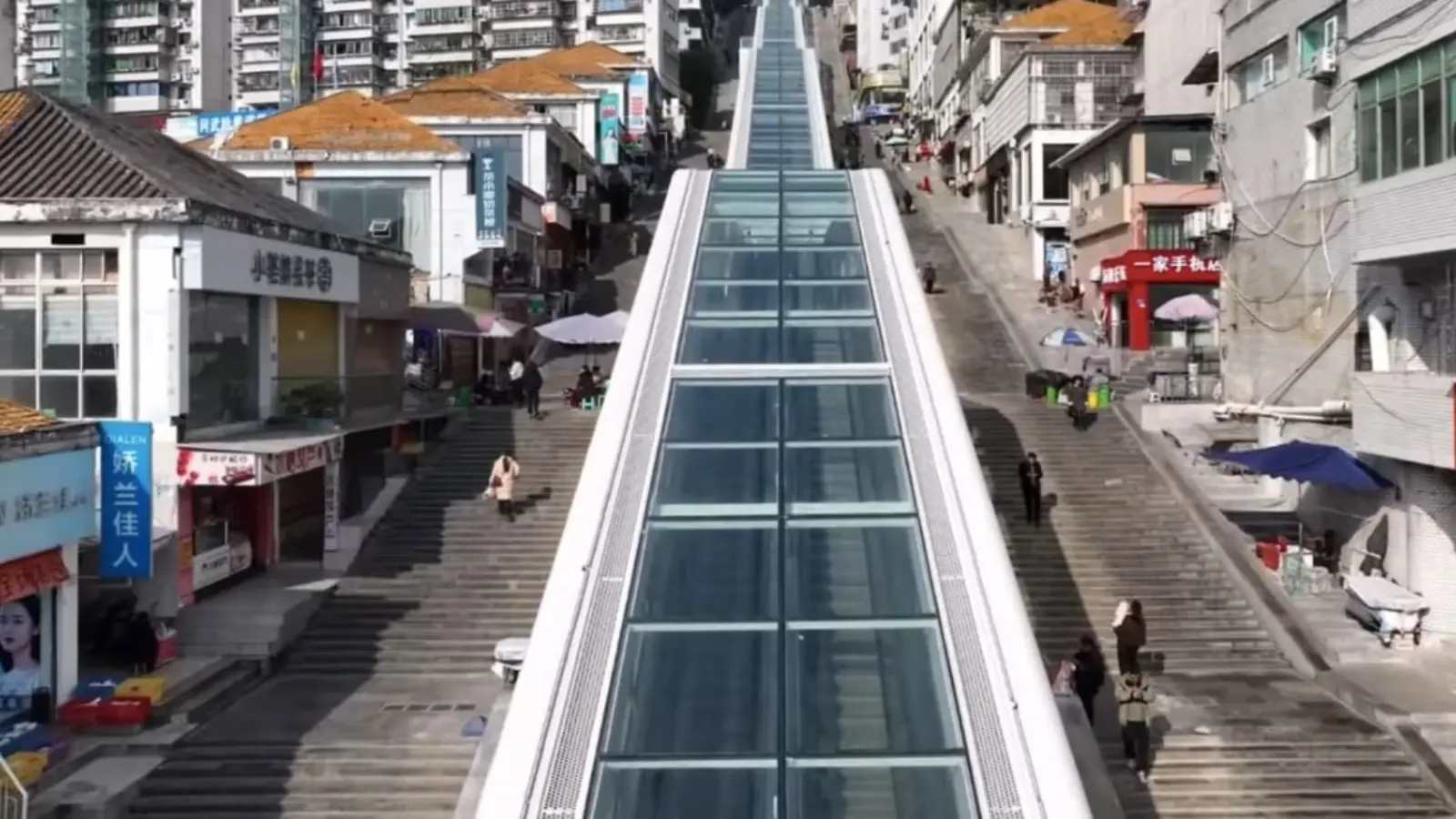 Xitoylik muhandislardan yangi mo‘jiza: dunyodagi eng uzun tog‘ eskalatori