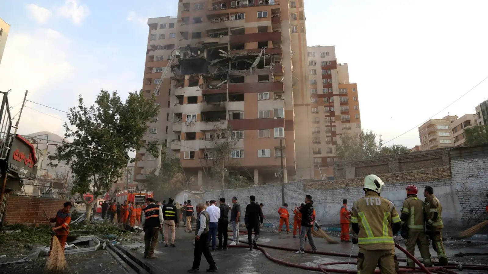 Tehronda urushga qaramay hayot o‘z maromida davom etmoqda (video)