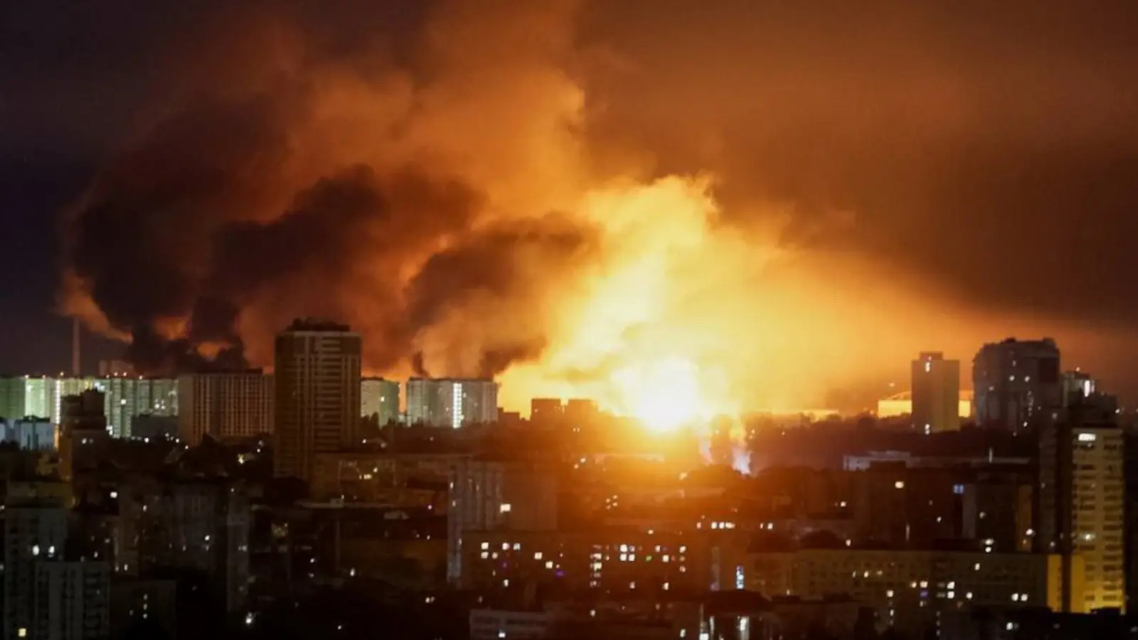 Украинаға жаппай шабуыл: жүздеген дрондар мен зымырандар іске қосылды