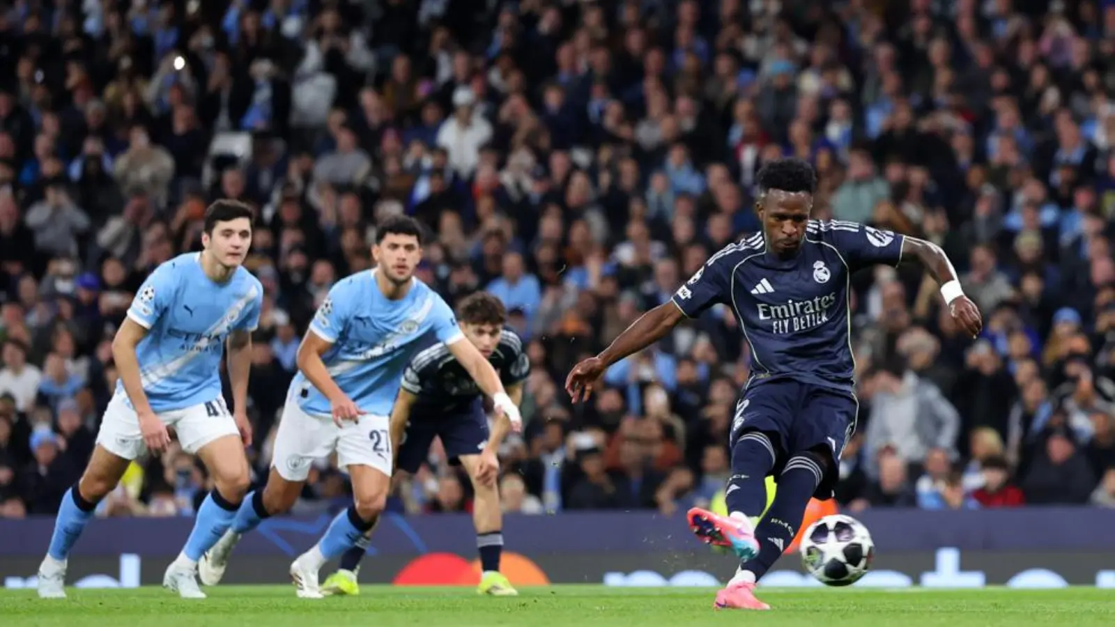 Khusanov sahada tam oyun oynadı, istatistiklerde harika göstergeler