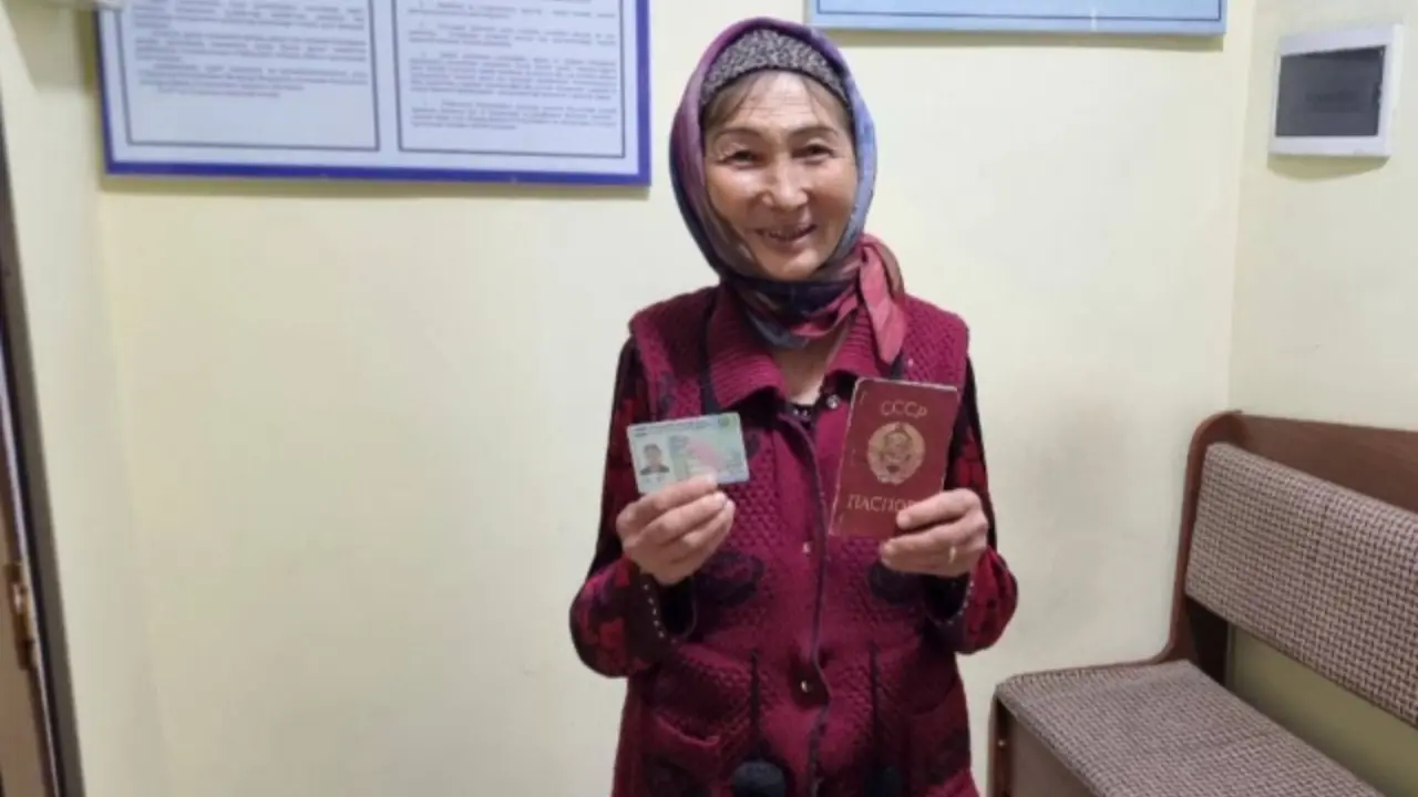 Semerkant’ta “SSCB’nin son vatandaşı”na ID kart verildi