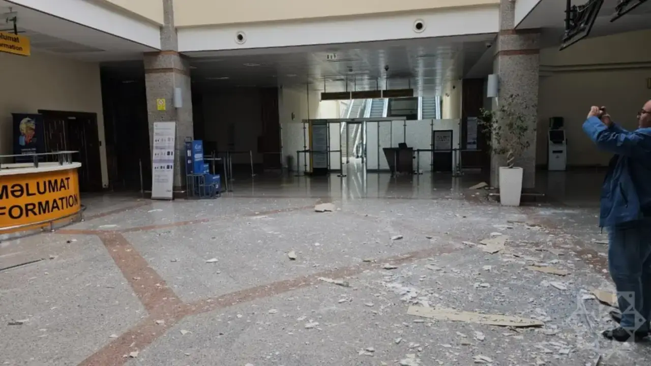 Озарбайжонда дронлар аэропорт ва мактаб яқинига тушгани айтилди