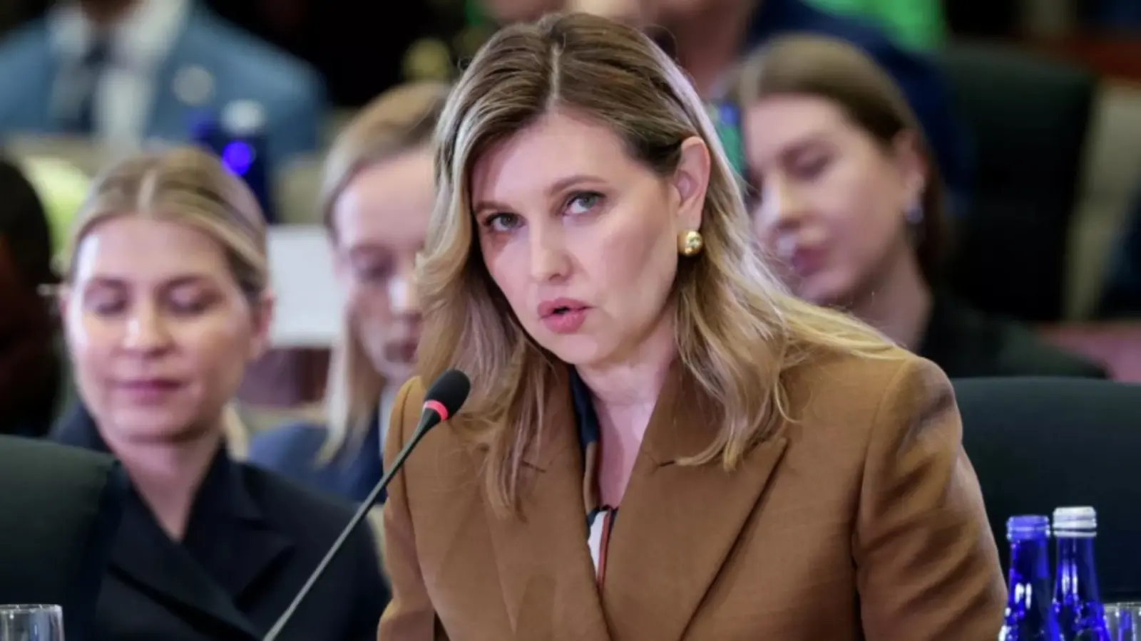 Yelena Zelenskaya Vashingtondagi sammitda "bahs markazi"ga tushdi...