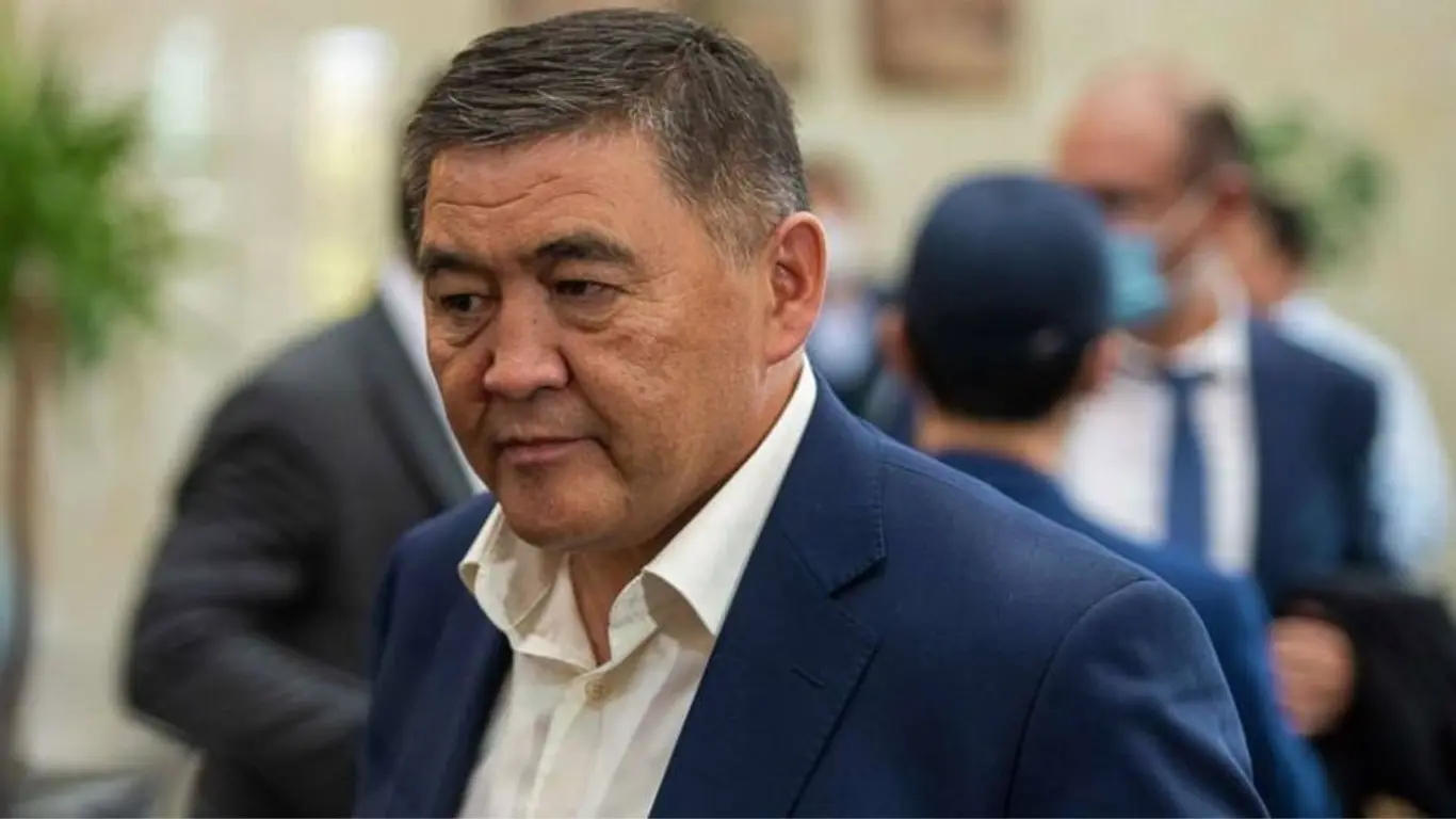 Ташиев Ҳайит намозида қатнашди ва ўзи хафа қилганлардан кечирим сўради (видео)