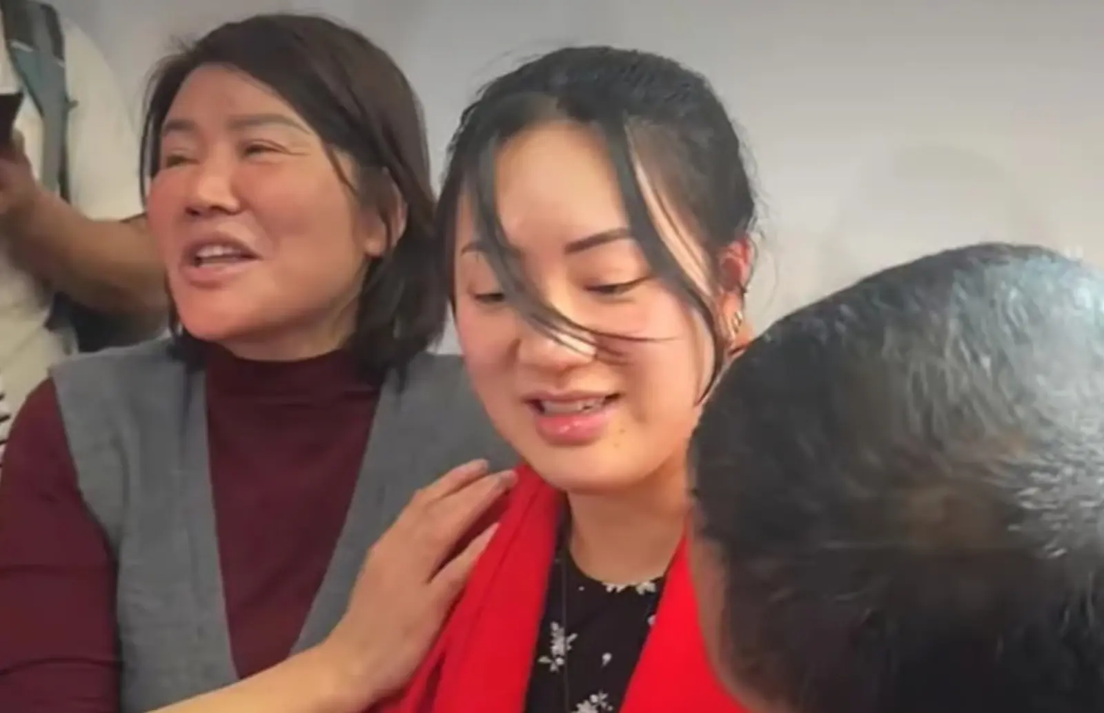 Ҳожатхонага ташлаб кетилган чақалоқ 28 йилдан сўнг оиласини топди...