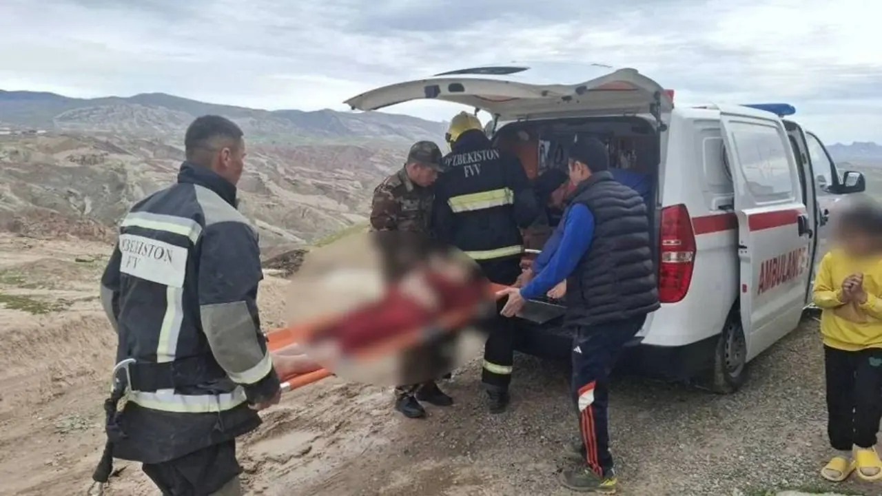Bo‘ysunda hayratlanarli qutqarish: fuqaro 30 metr pastlikdan omon qoldi