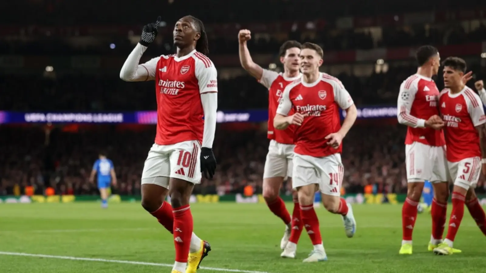 Arsenal a largement dominé le Bayer et s'est qualifié pour les quarts de finale