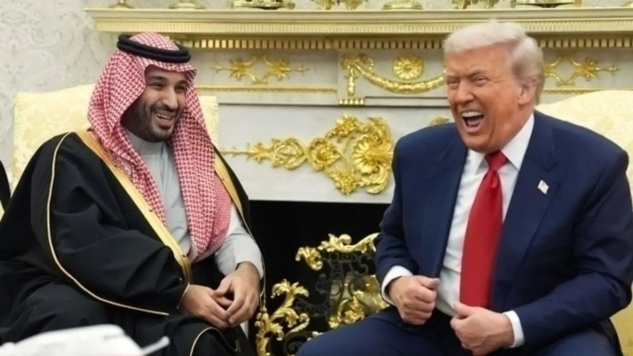 “Bana sırtımdan öpmeli.” Trump Halk Önünde “Kara Prensi” Aşağıladı