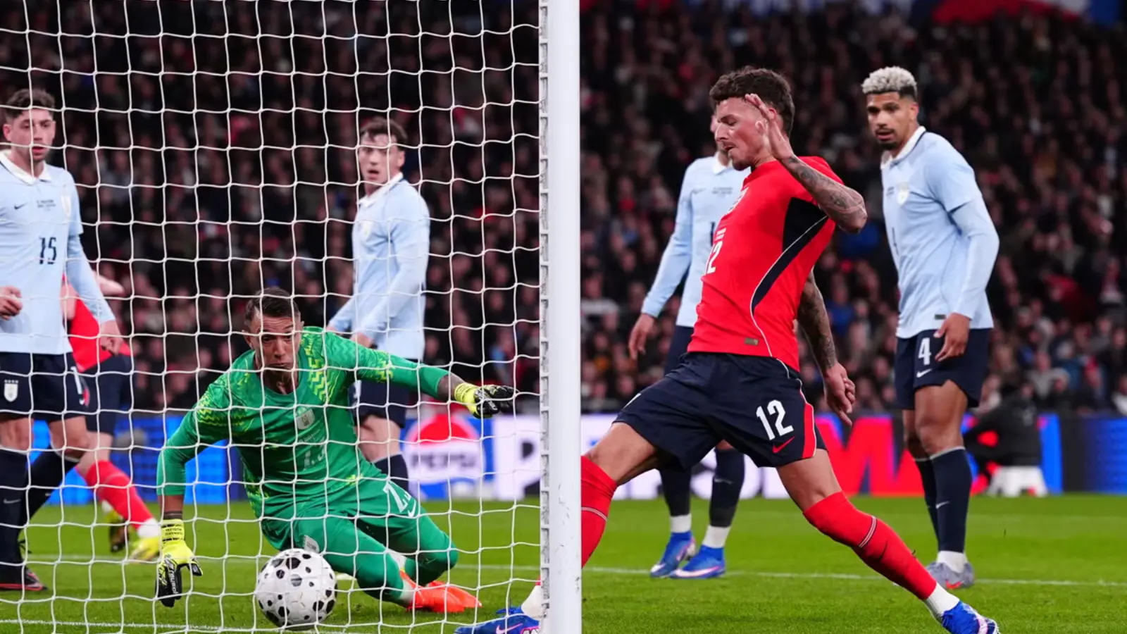 Англия мен Уругвай арасындағы матчта драмалық тең есеп тіркелді