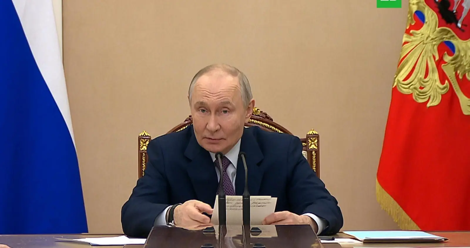 Under what conditions did Putin offer Europe to purchase gas and oil?