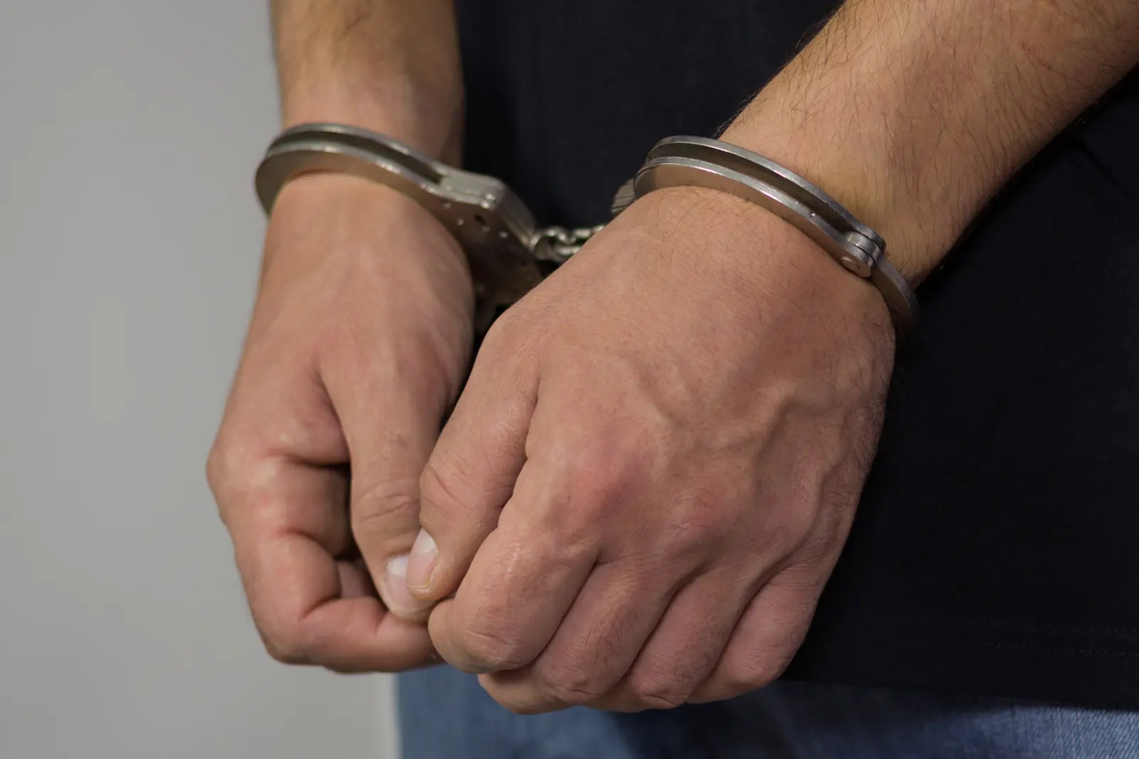 Наманганда ўқитувчи қизга нисбатан жиноятда гумонланмоқда