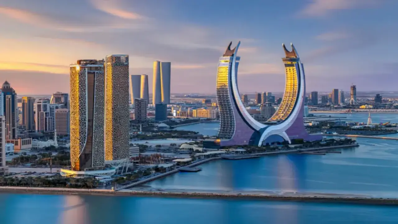 Katar, turistler için ücretsiz otel kalış programını askıya alacağını duyurdu