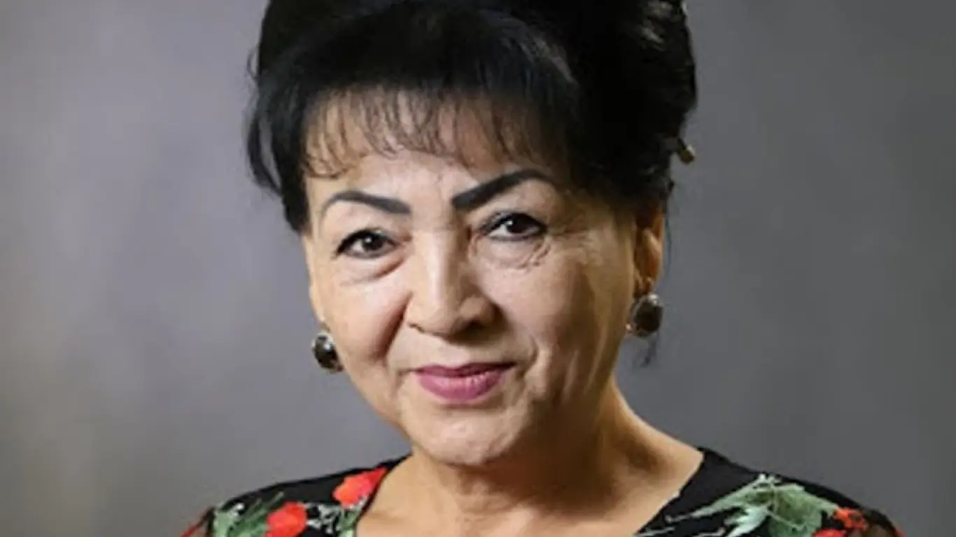 Muqaddas Xoliqova: Kızları aileye hazırlarız, erkekleri ne yaparız? (video)