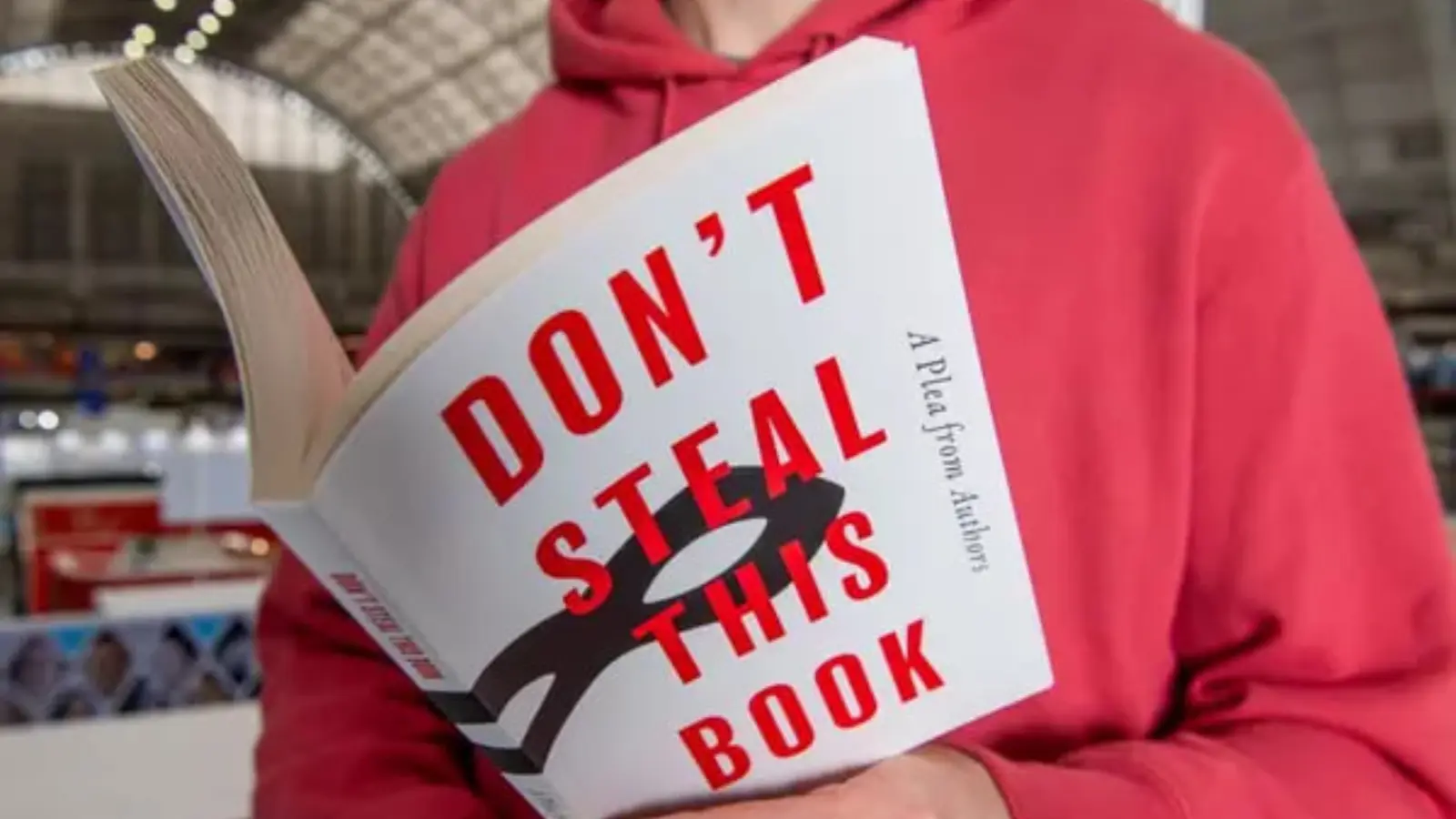 Британиялик ёзувчилар сунъий интеллектга қарши "матнсиз" китоб чиқарди