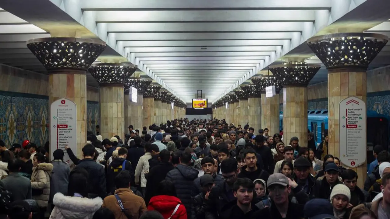 Метрода аёлга нисбатан тегажоғлик қилган эркак 5 суткага қамалди