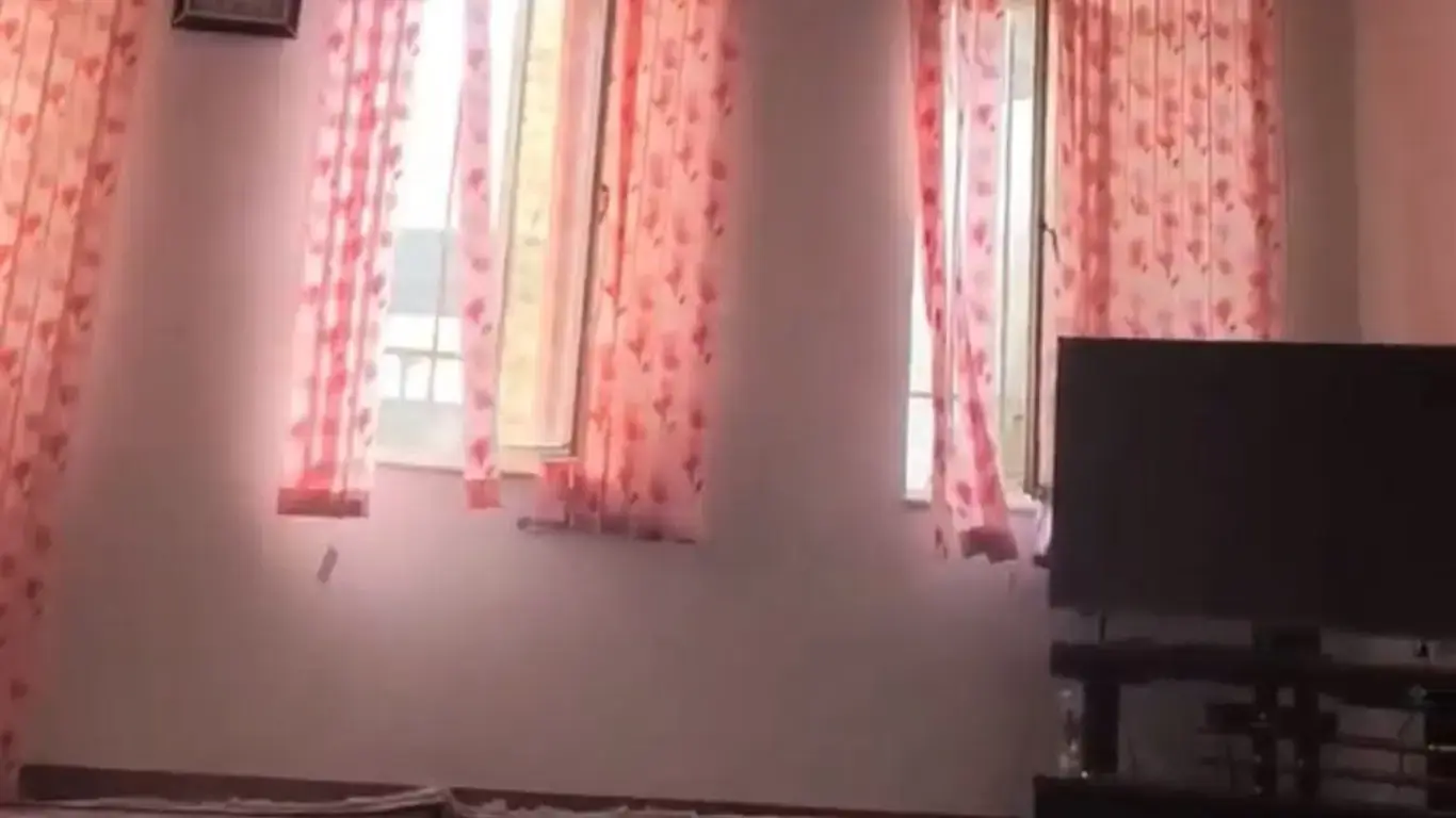 Оддий эронлик томонидан ўз уйида туриб олинган кадр тарқалди (видео)