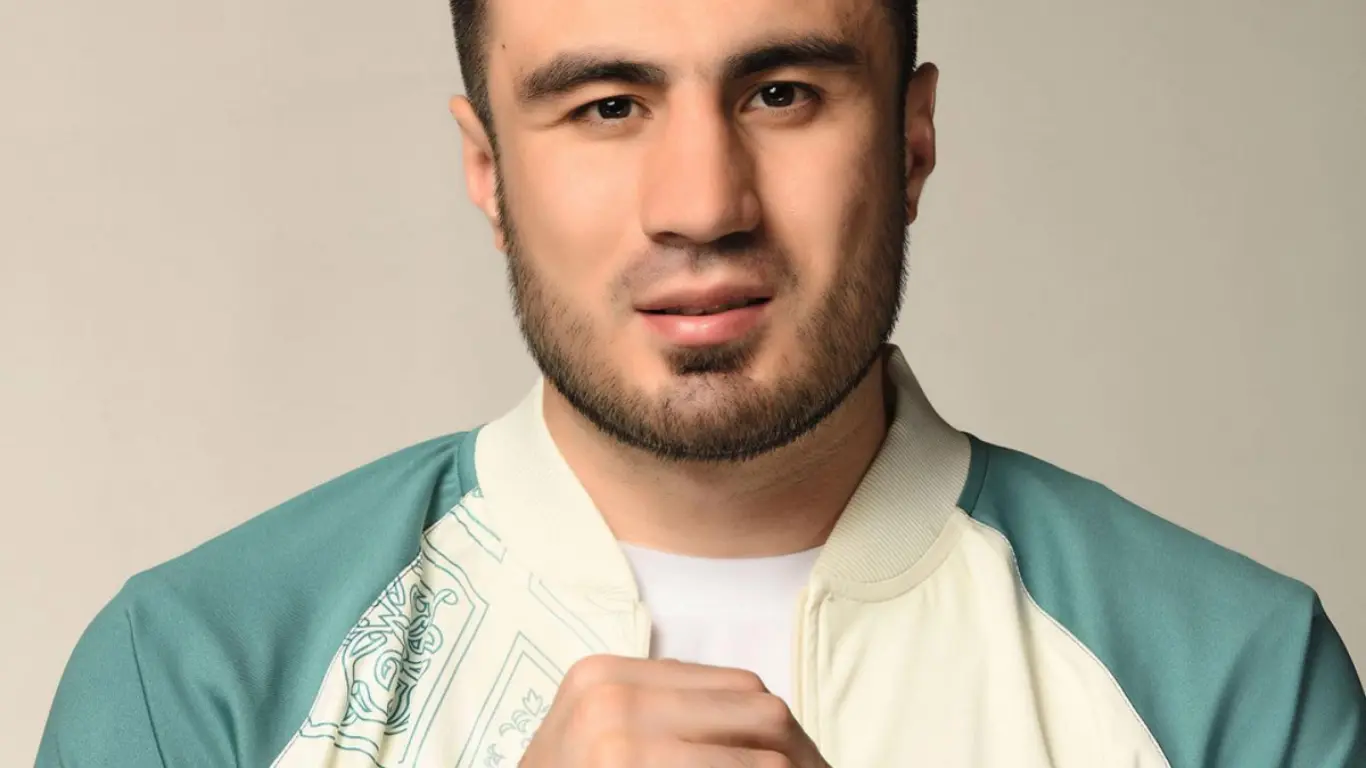 Jalolov qaysi yulduzni tanladi — Ronaldo yoki Messi? (video)