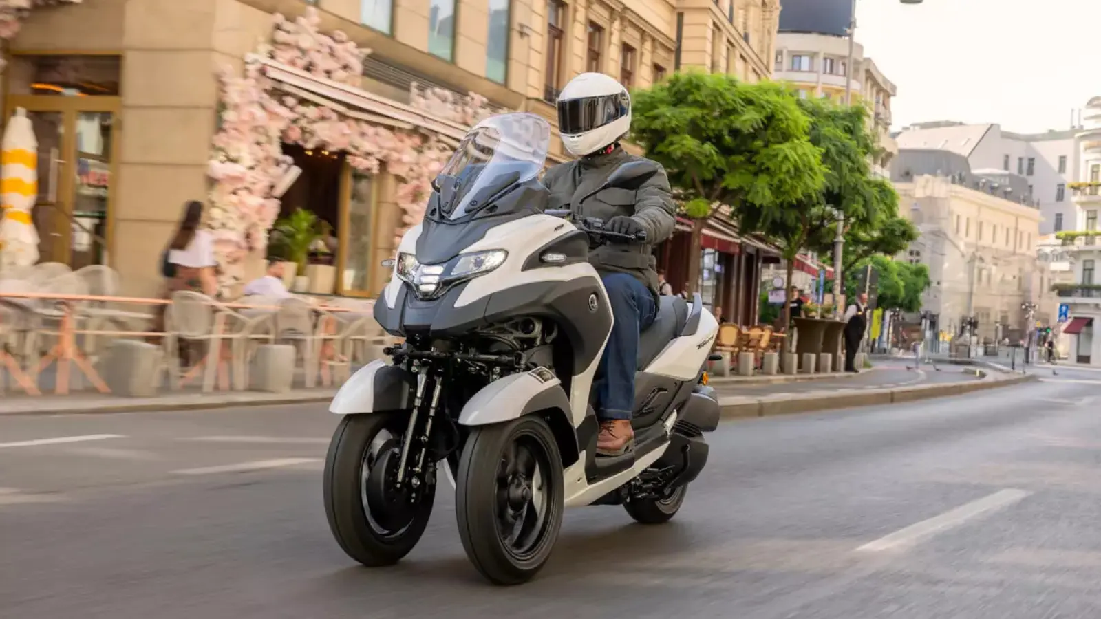 Yamaha Tricity 300: uch g‘ildirakli skuterda ilk xavfsizlik yostiqchasi (video)