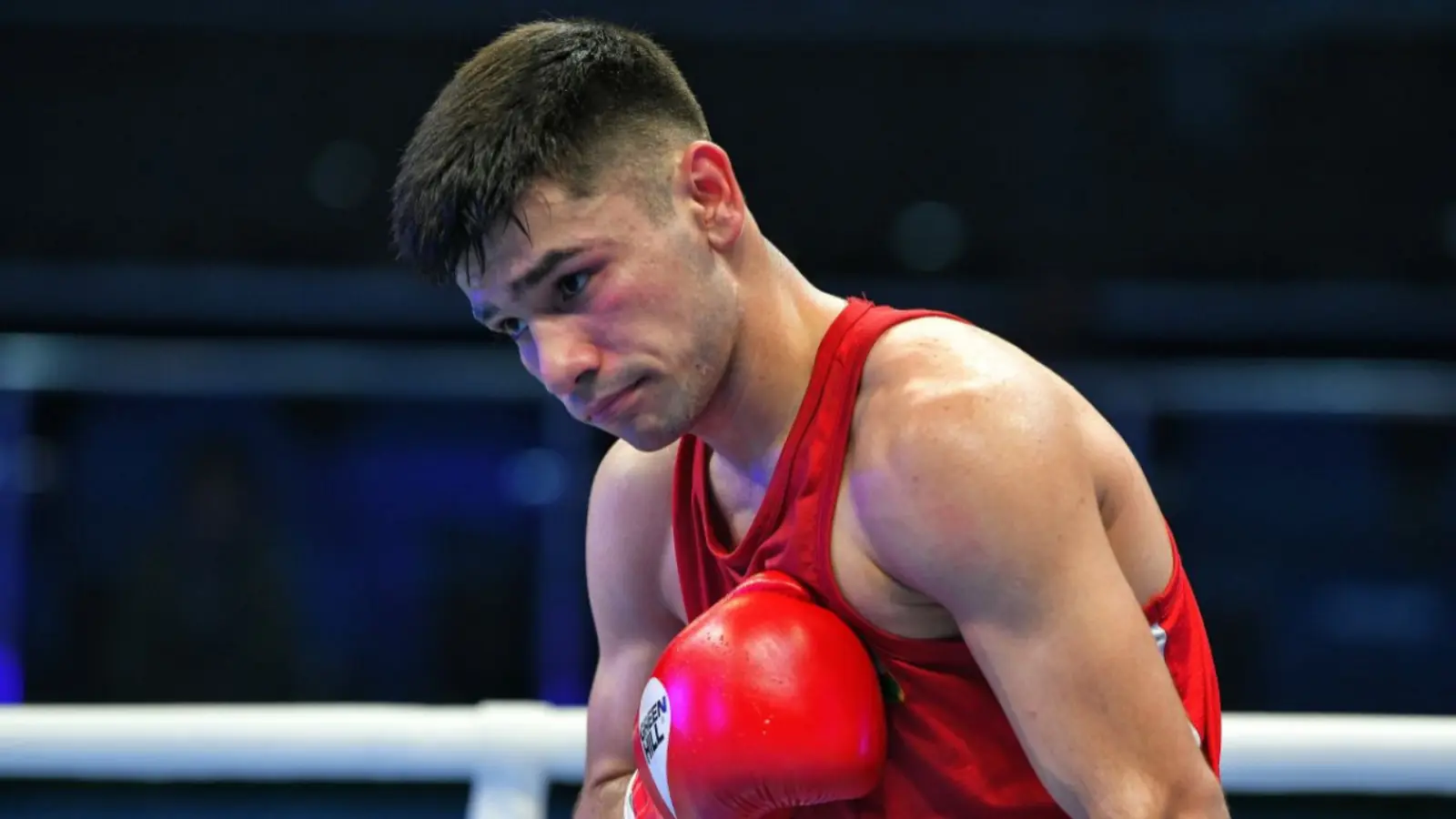 Shaxzod Muzaffarov siegt souverän im Achtelfinale