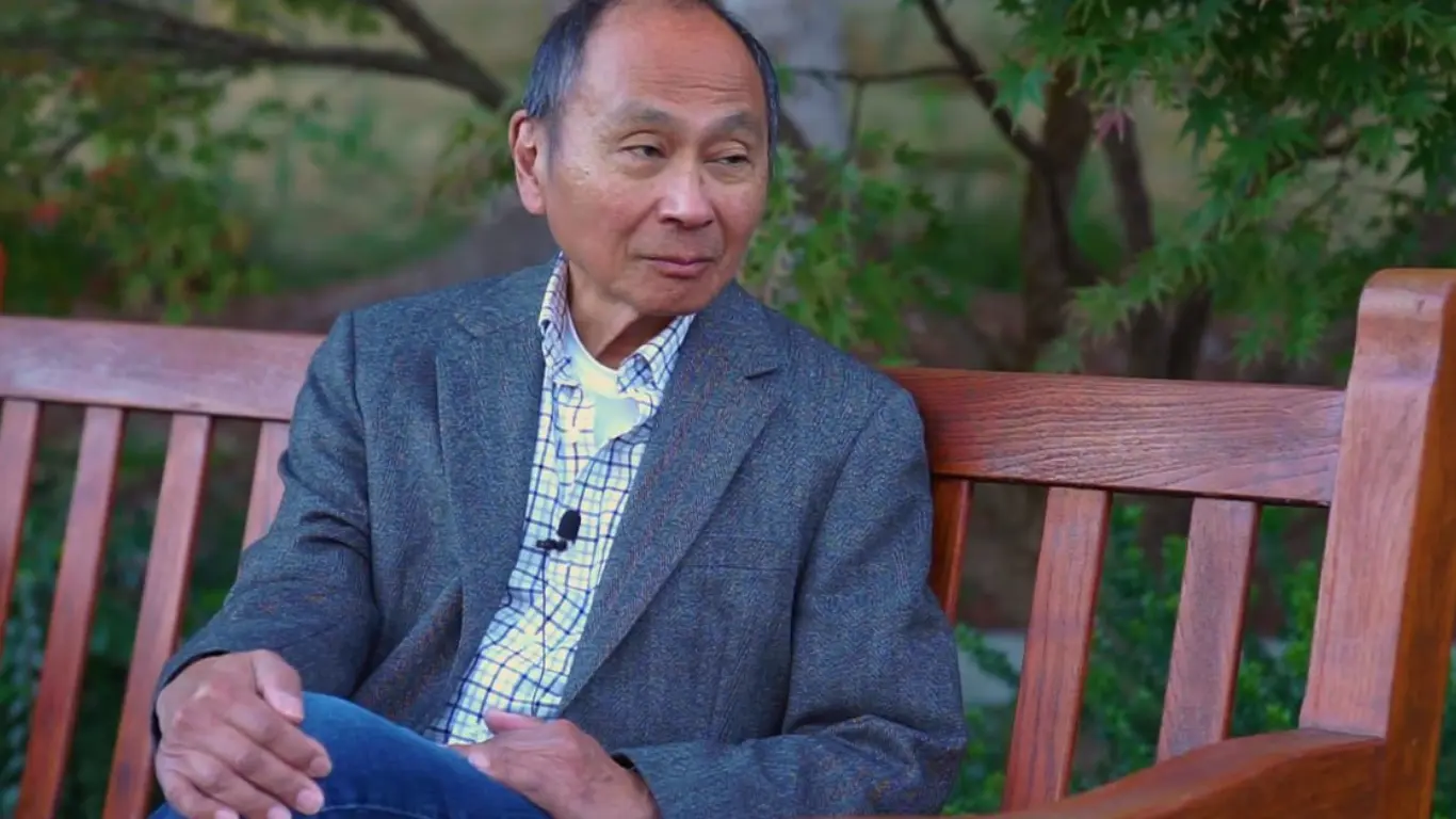 Фукуяма: АҚШ сиёсати боланинг хавфли ўйинига ўхшайди