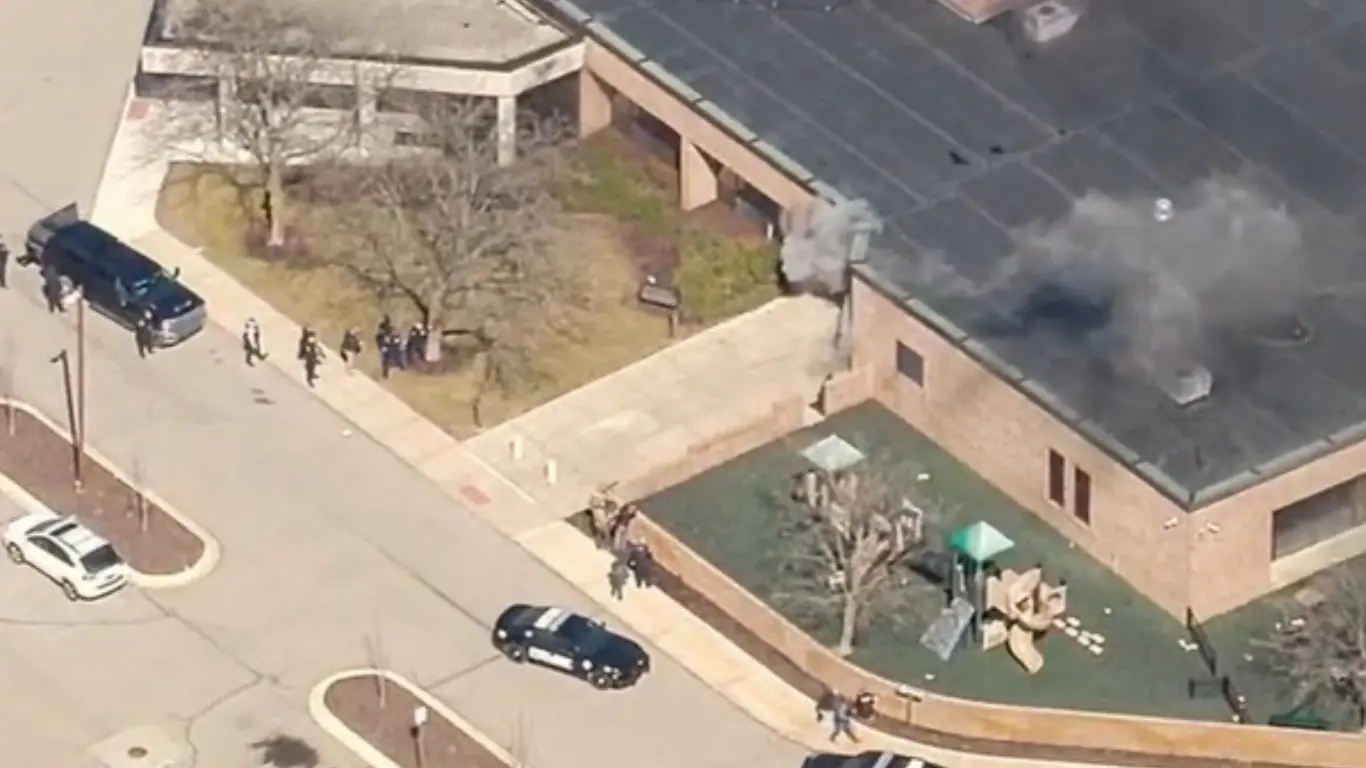 Michiganda ibodatxona yaqinida hujum: mashina bilan bostirib, o‘t ochildi