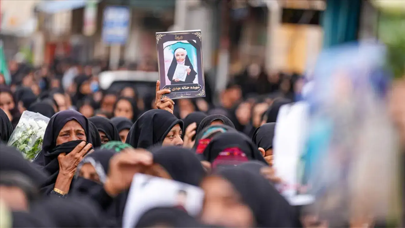 Минабда 165 нафар қизнинг оммавий дафн маросими ўтқазилди (видео)