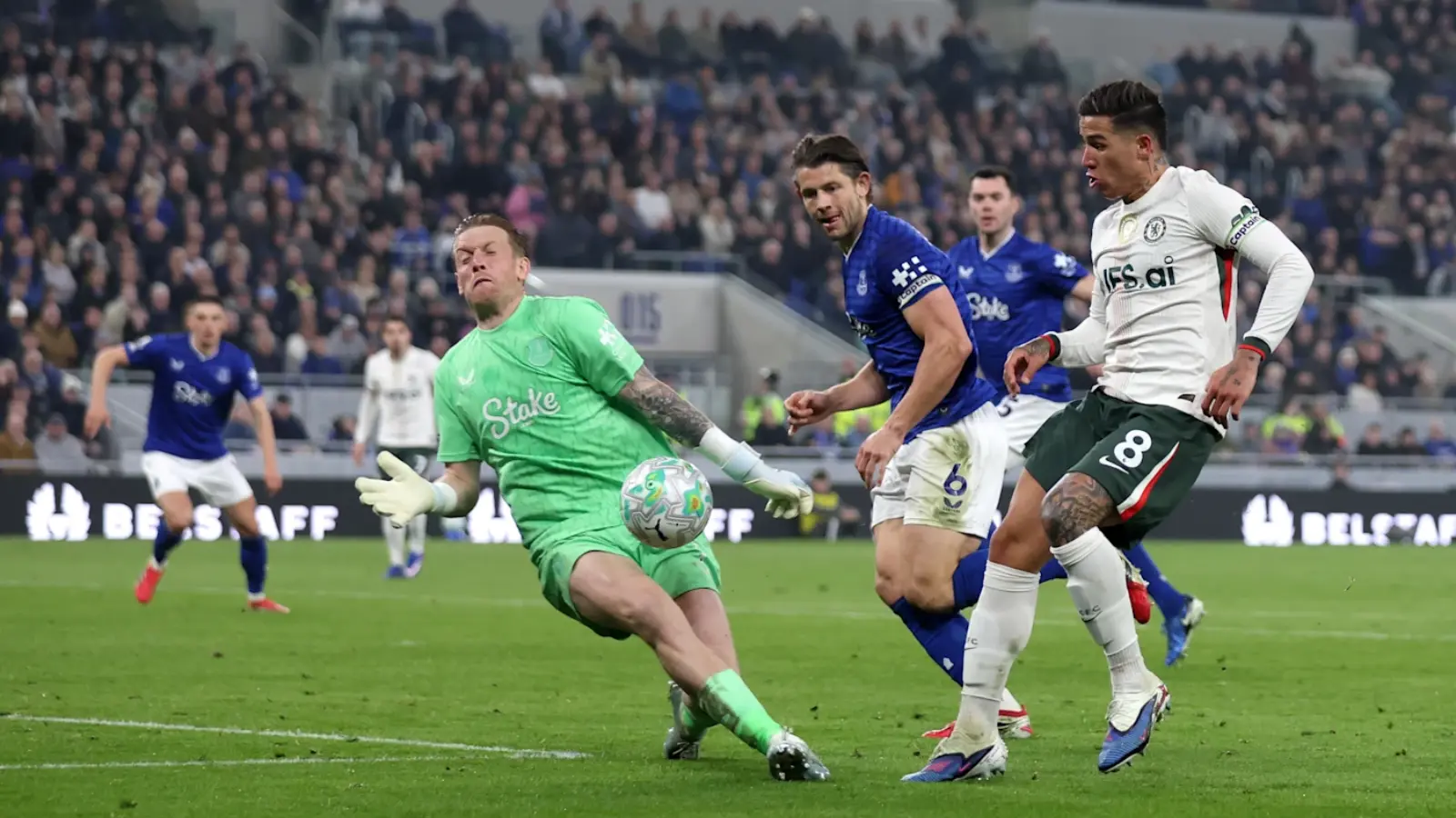 Everton, Chelsea'yi evinde büyük bir skorla mağlup etti (video)