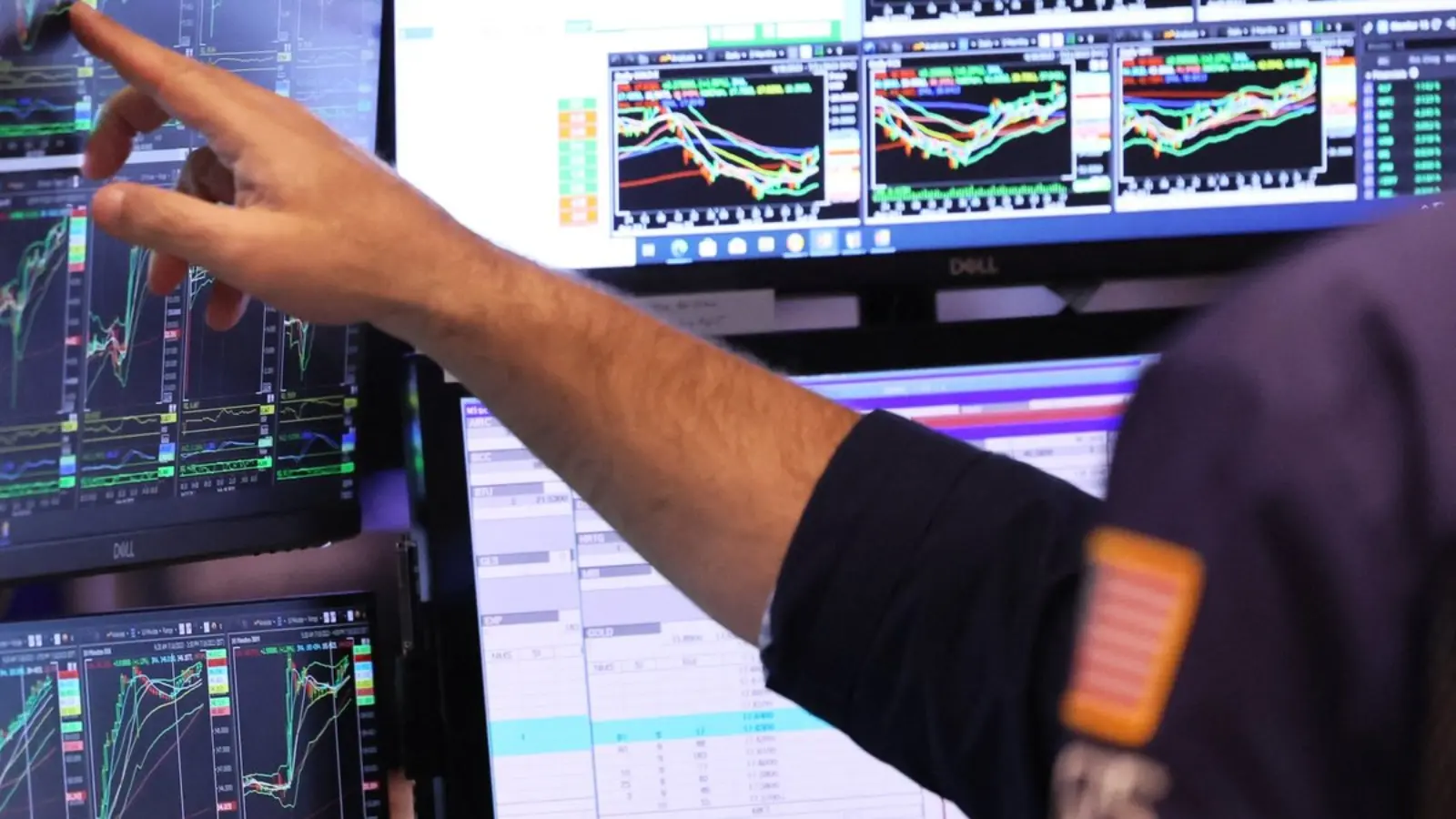 Нефтяные фьючерсы торговались в сомнительных объемах до объявления Трампа