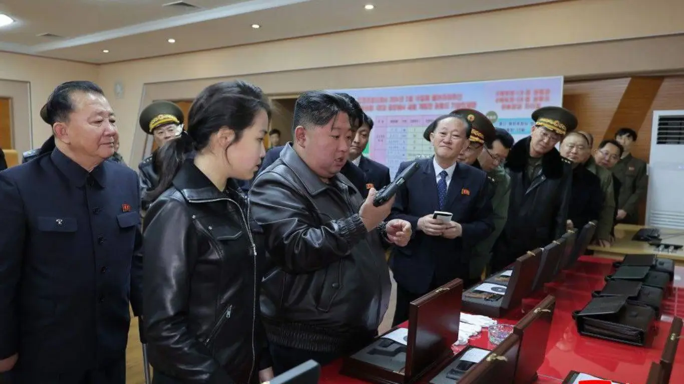 Kim Jong Un visited the defense plant with his daughter