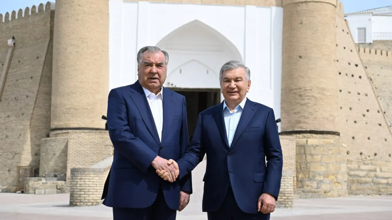 The leaders of Uzbekistan and Tajikistan visited the historical monuments of Bukhara (video)