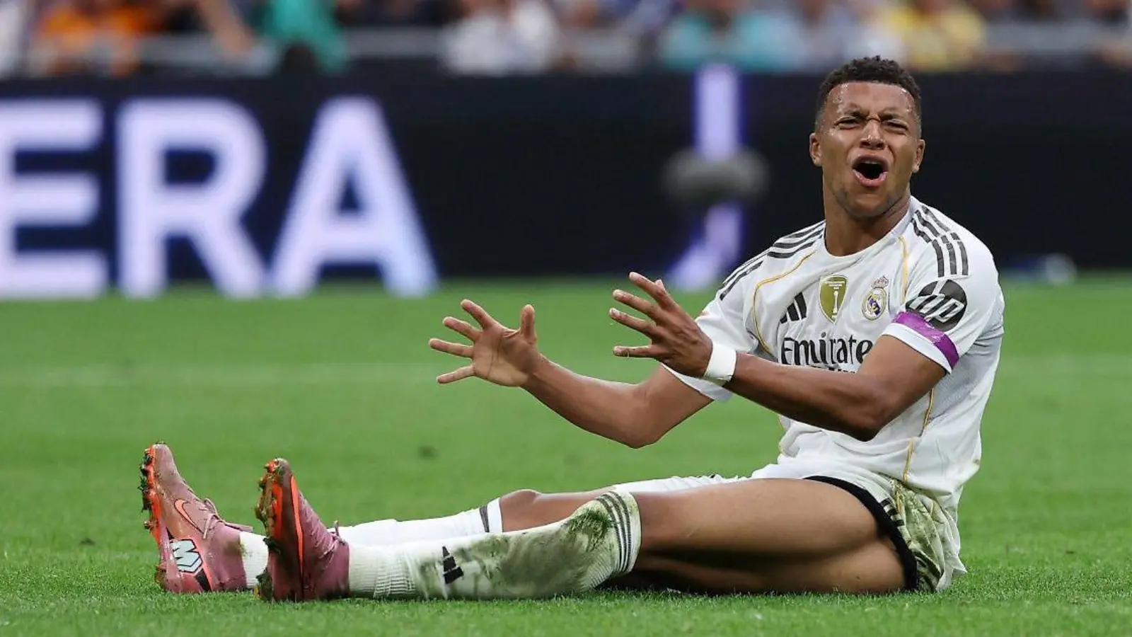 Le staff médical du Real Madrid a examiné par erreur le genou sain de Mbappé