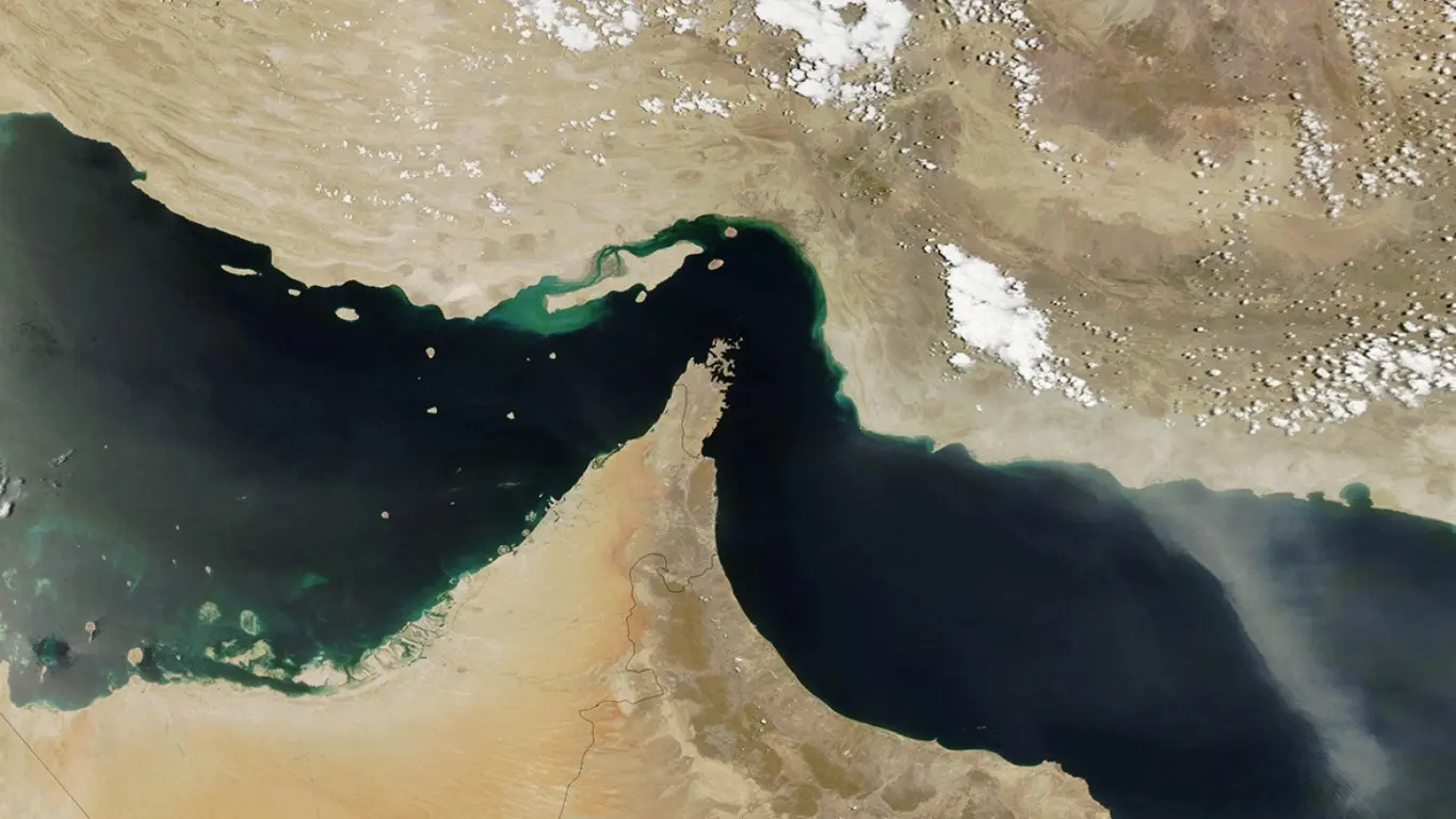 İran Hürmüz Boğazı’nı tamamen kapattı