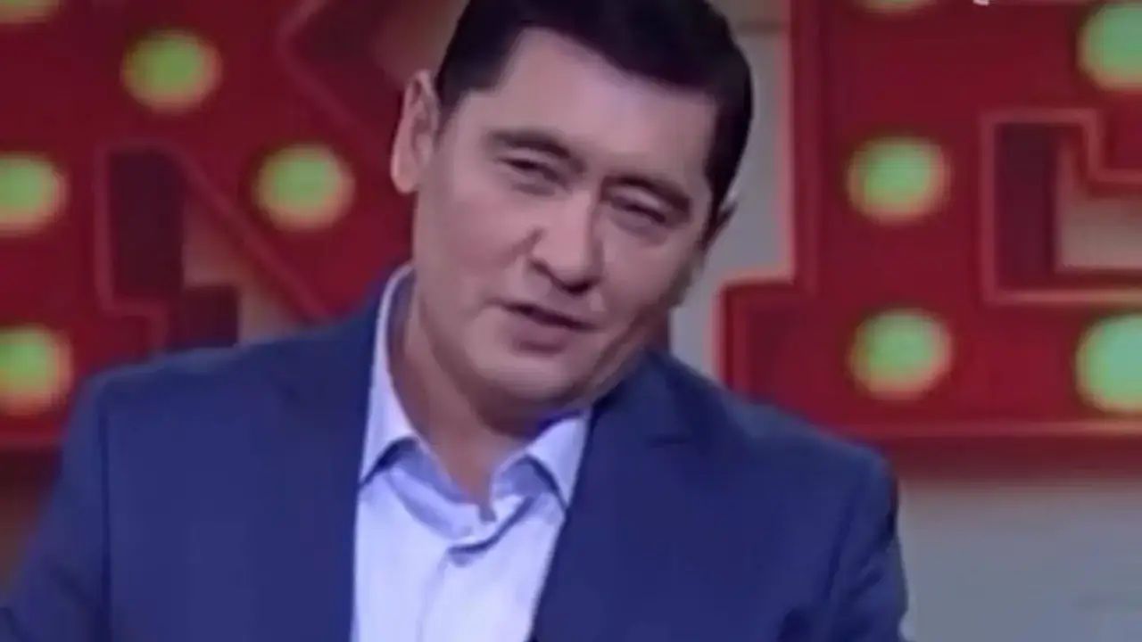 Warum lässt Sänger Ravshan Komilov niemanden sein Kostüm tragen?