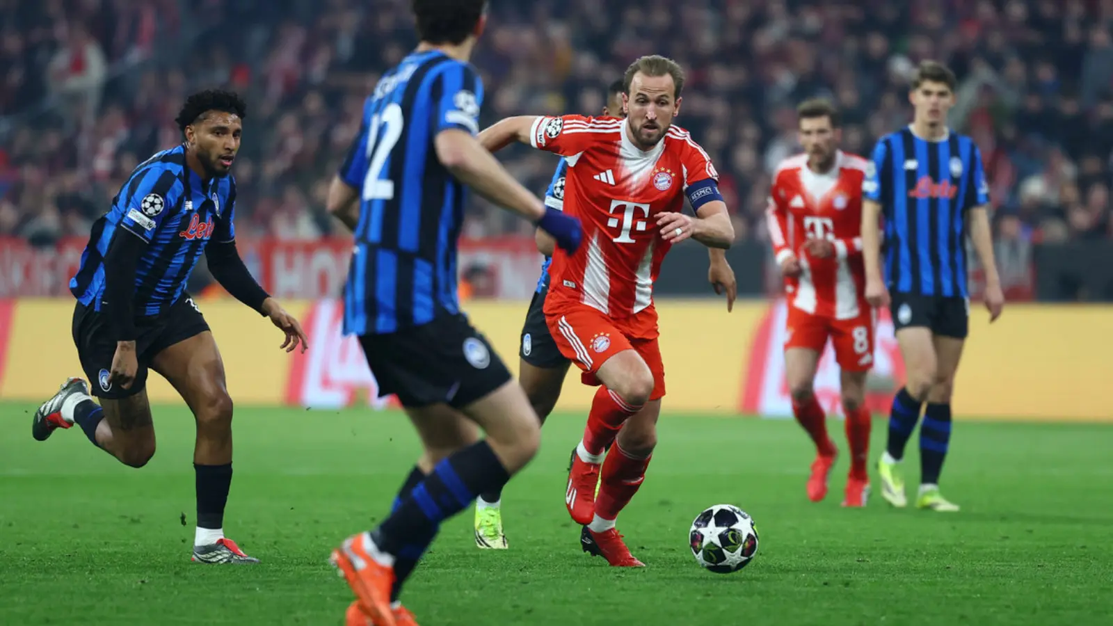 Bayern Münih'te Atalanta'ya karşı büyük bir galibiyet kutladı