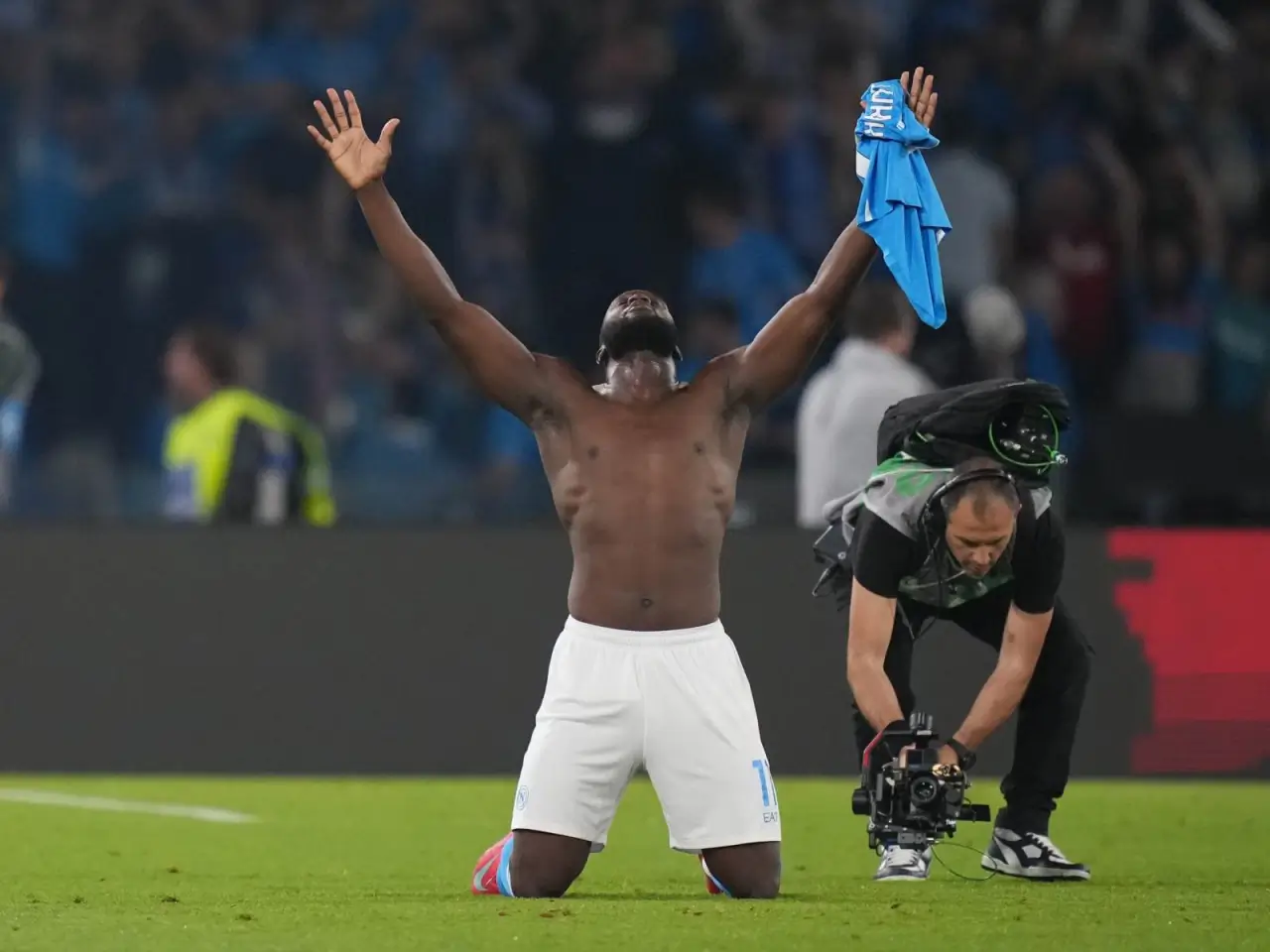 «Наполи» «Верона» майдонида сўнгги дақиқаларда ғалабани илиб кетди