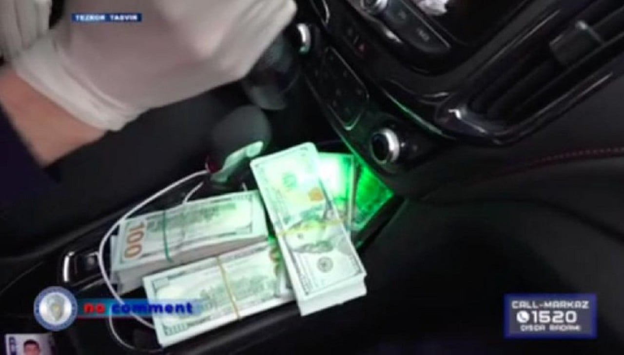 Vazirlik xodimi 100 ming dollar pora bilan ushlandi