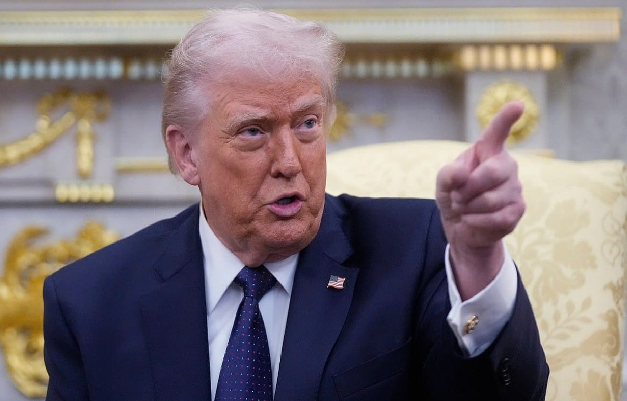 Трамп Эрон раҳбарияти масаласида кескин баёнот берди