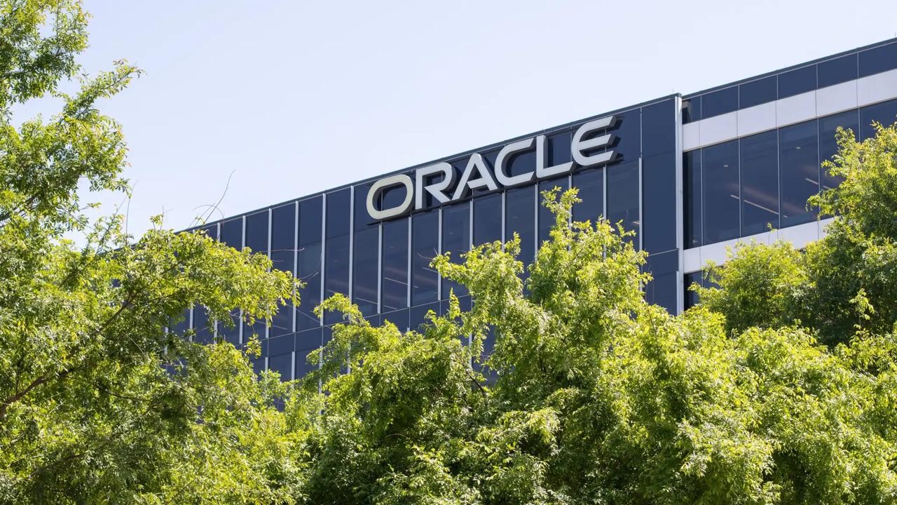 Oracle podría despedir a 30 000 empleados por la IA