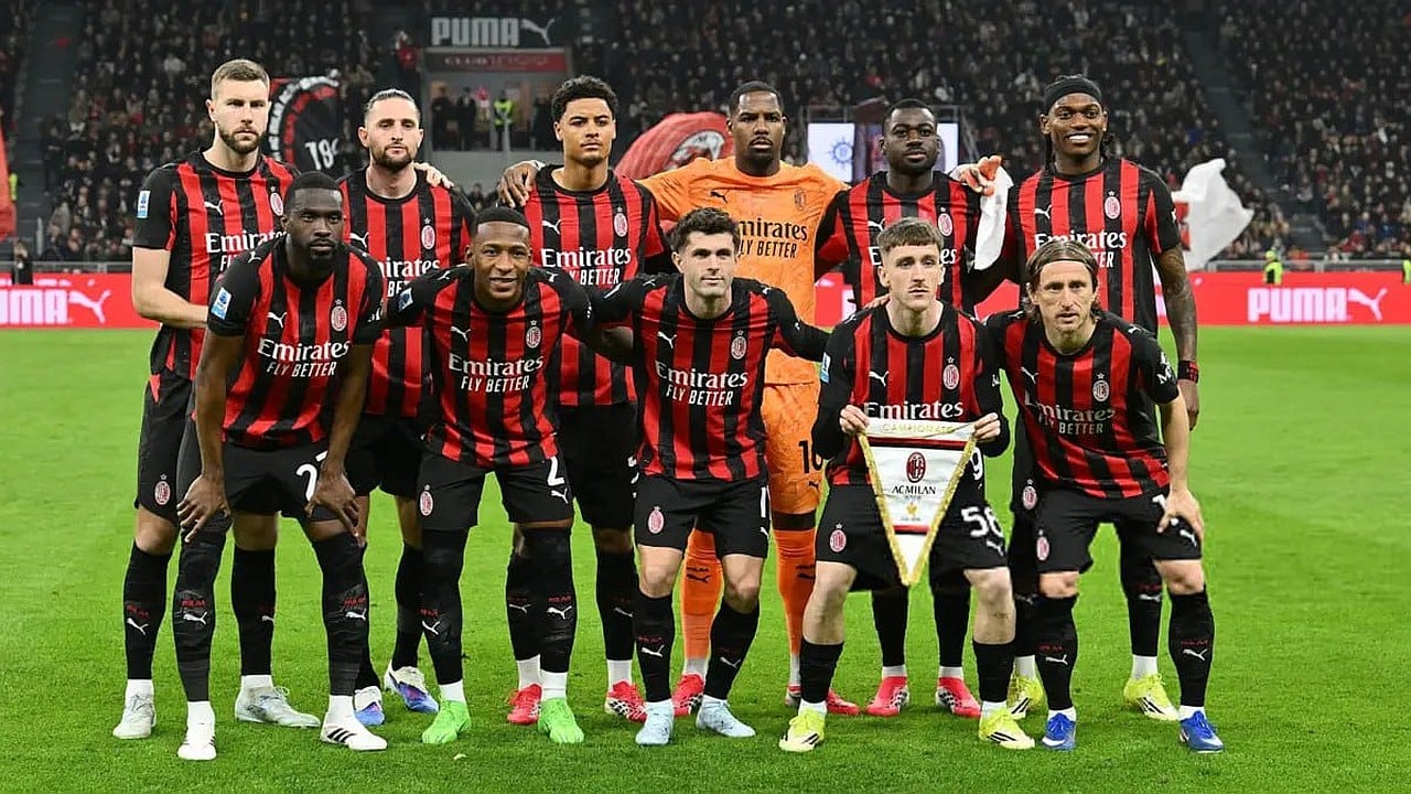 «Россонери» «Интер» устидан тарихий ғалабани тантана қилди