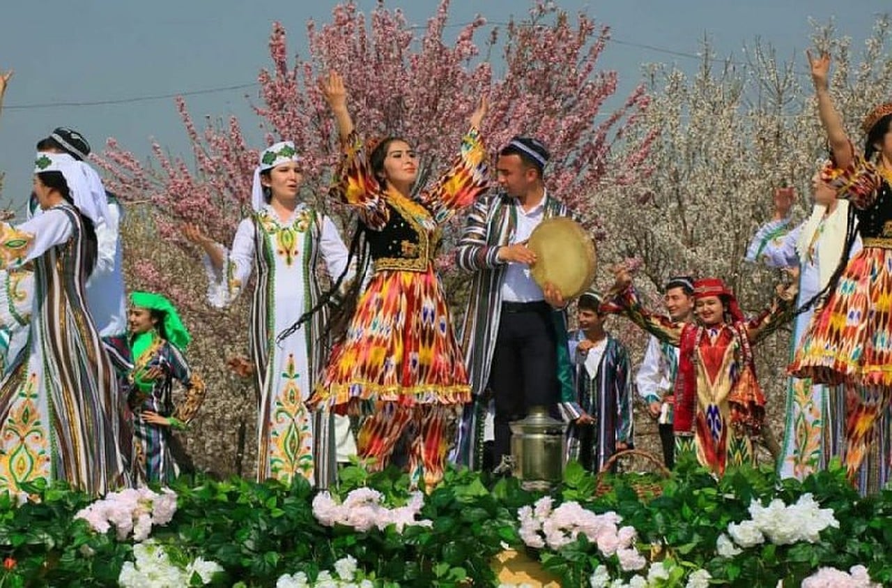 Президент Наврўзни кенг нишонлаш бўйича қарор қабул қилди