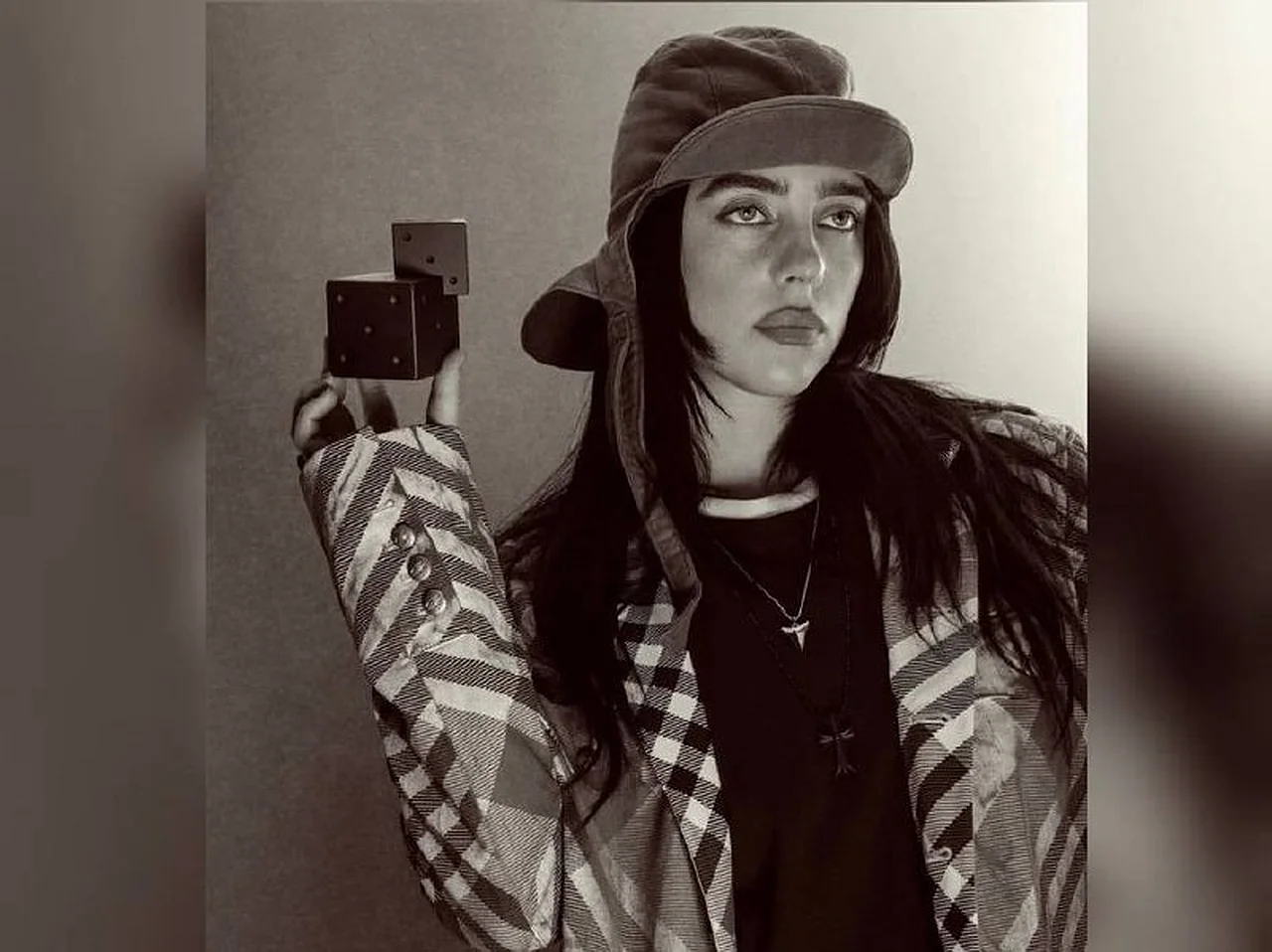 Билли Айлиш янги фильмга бош бўлиши мумкин