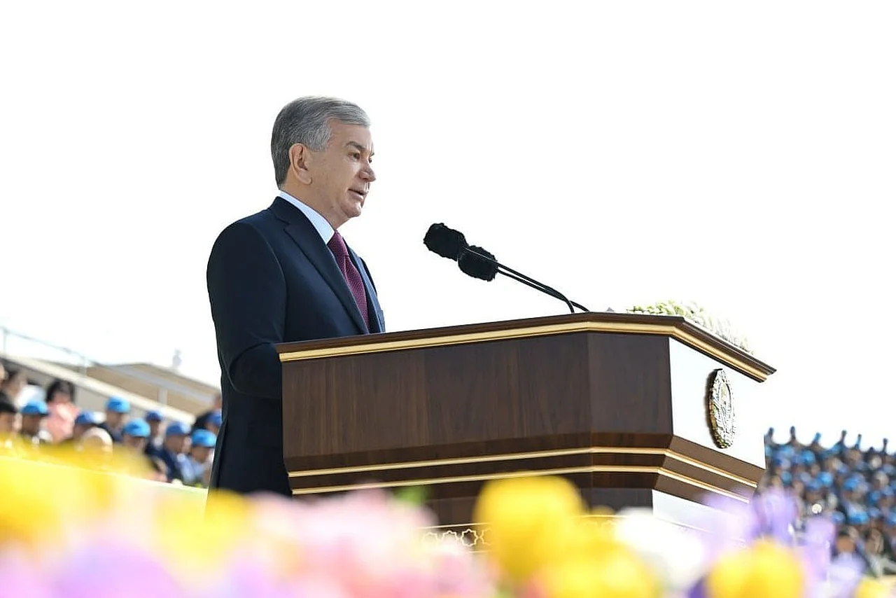 Ўзбек етакчиси меҳнат ва бирдамликни мақтади