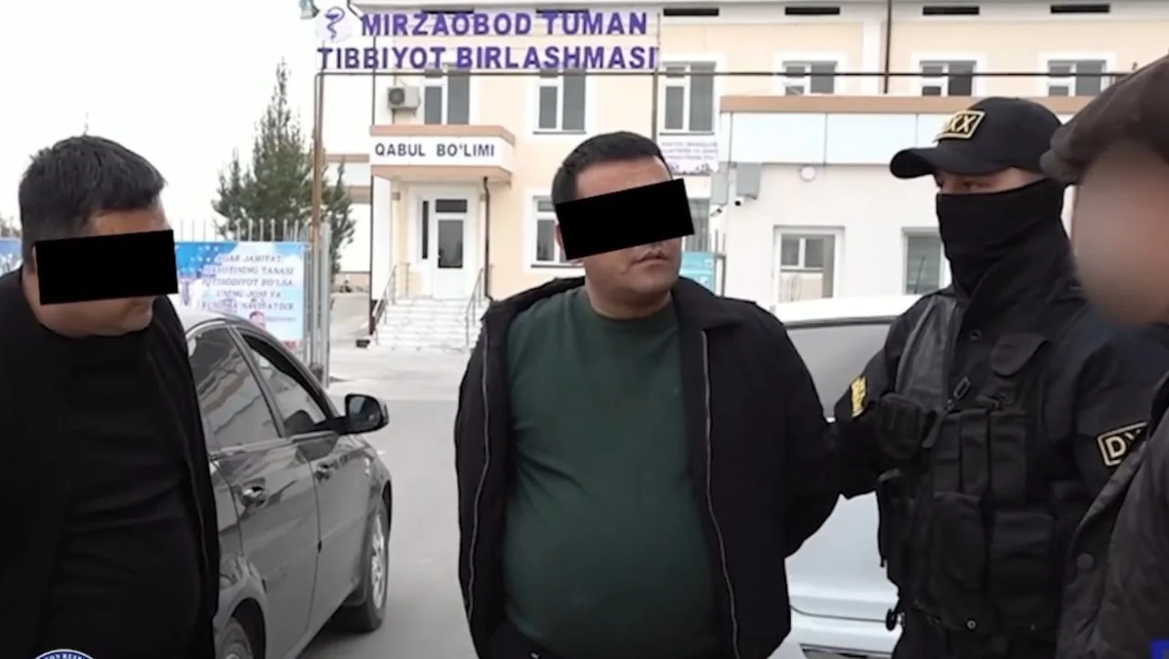 Dos agentes judiciales fueron detenidos al recibir dinero