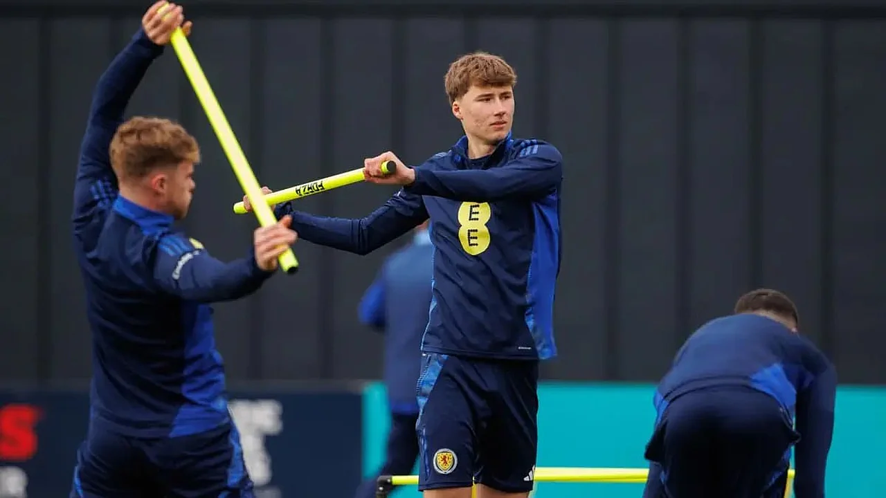 Shotlandiyalik yosh iqtidor Premyer-liga grandlari eʼtiborini tortmoqda