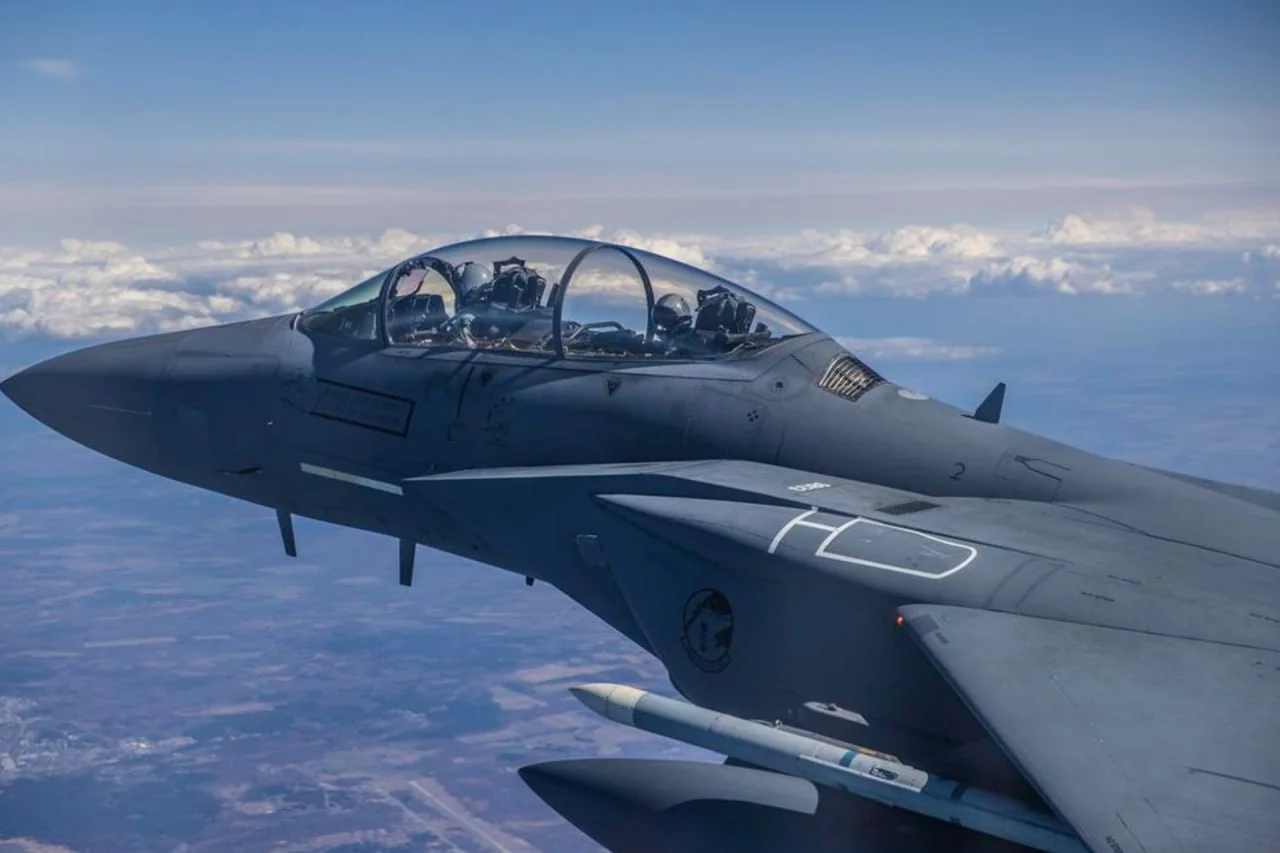 Франция АҚШ ҳарбий самолётлари учун ҳаво ҳудудини ёпди