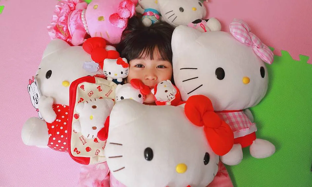 Hello Kitty кім және ол қалай саяси қаруға айналды
