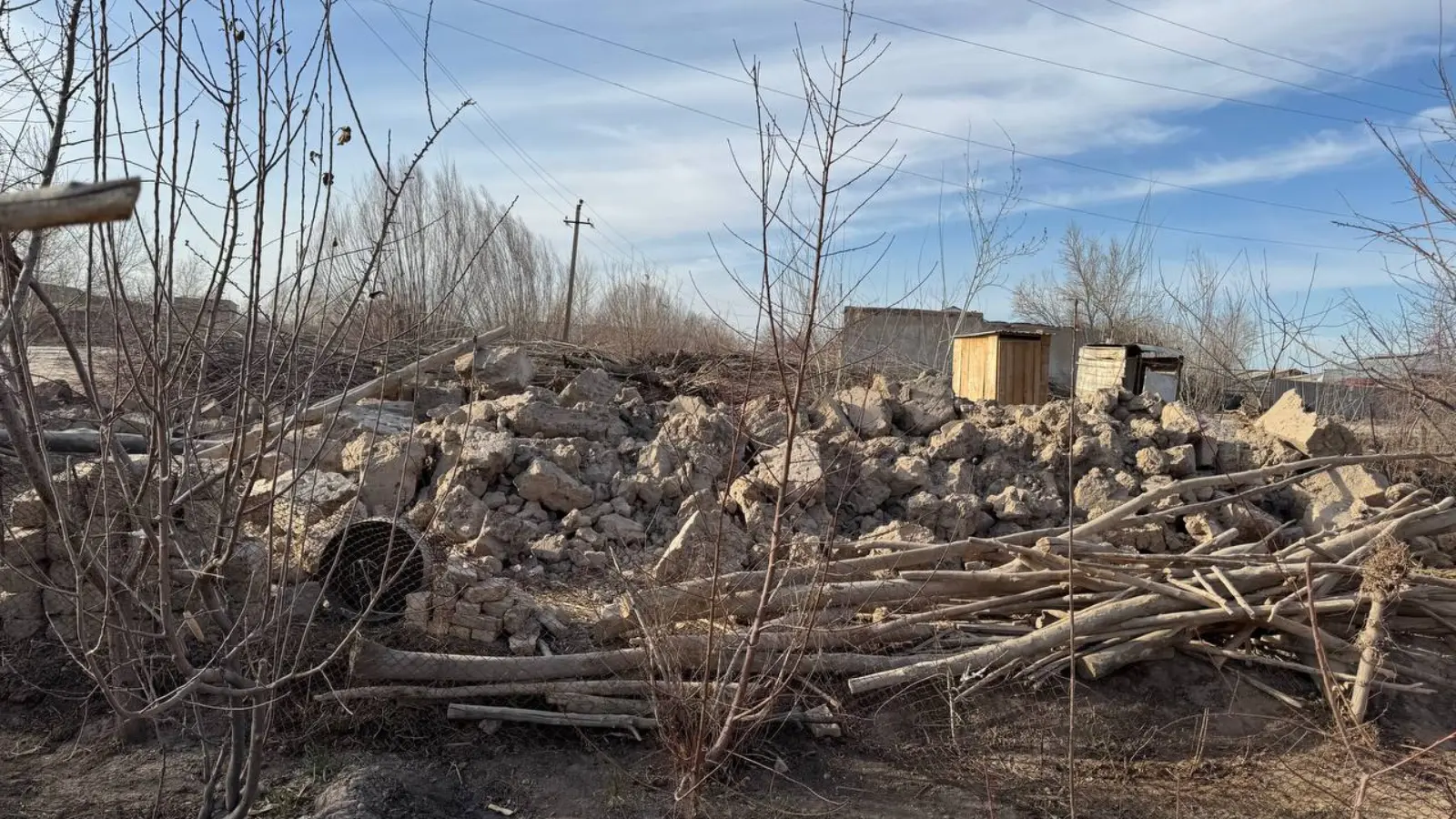 Amuderya ilçesinde kaçak yapı yıkıldı