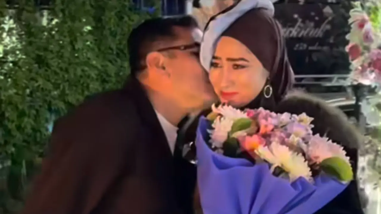 Муножат Әлімбоеваның күйеуі оған қымбат көлік сыйлады